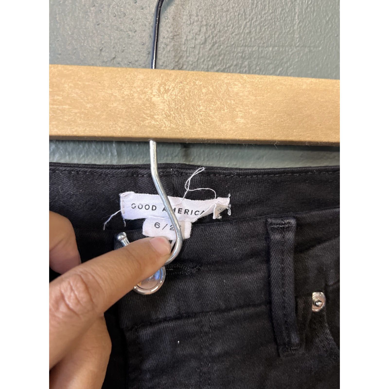 Good American **Good American Black Skinny Jeans GAGL001 Size 6** User: Good American Black Skinny Jeans GAGL001 Size 6 Size 28" / US 6 / IT 42 - 2 Thumbnail