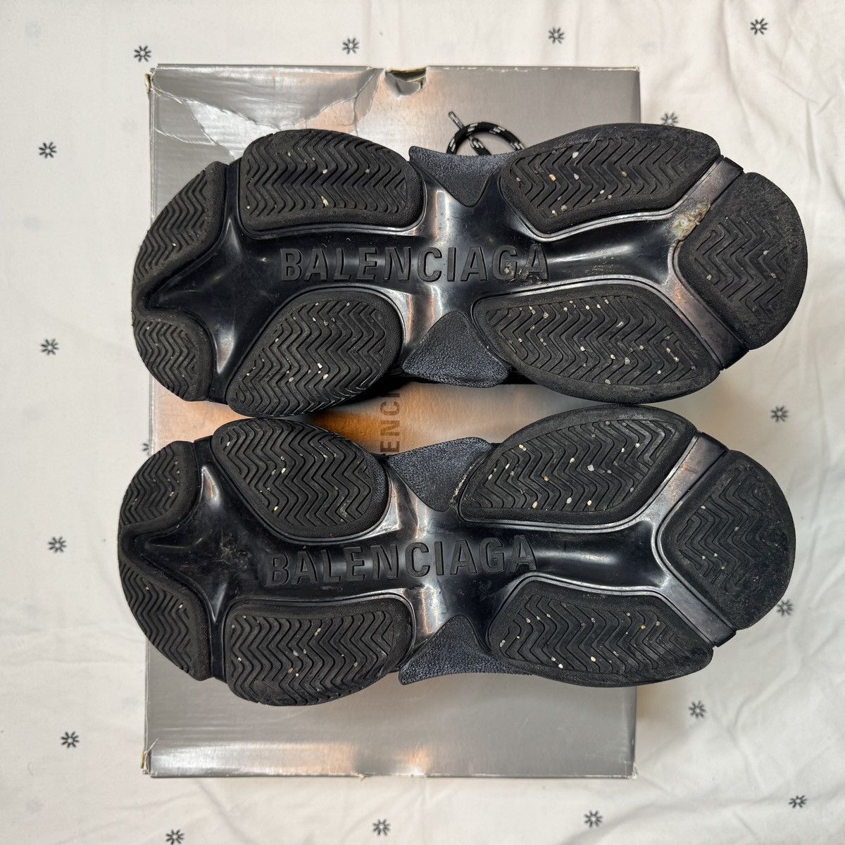 Balenciaga MEN'S TRIPLE S CLEAR SOLE SNEAKER IN BLACK Size US 9 / EU 42 - 7 Thumbnail