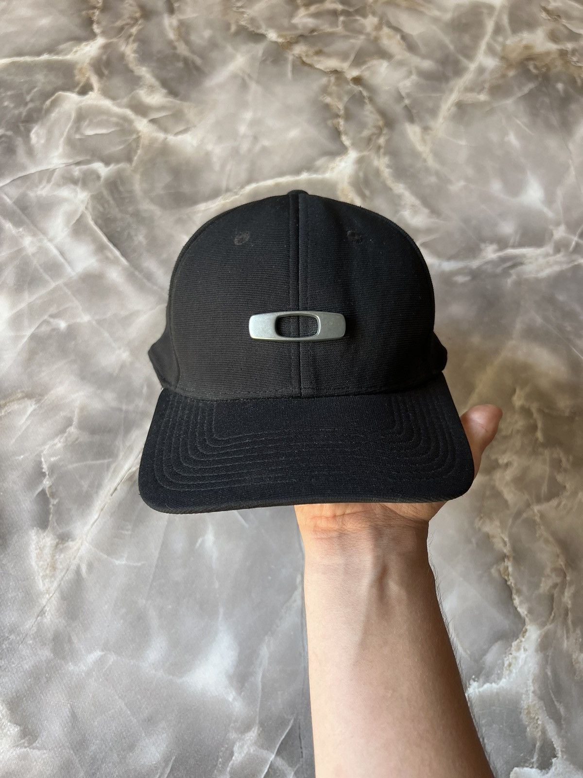 Vintage Vintage Oakley Y2k Black Cap Size 36 - 2 Thumbnail