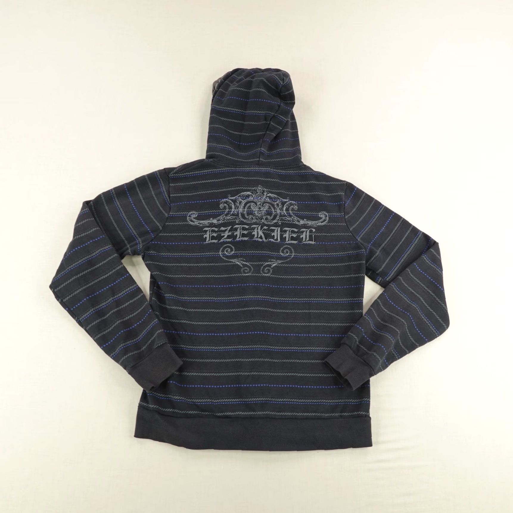 Vintage Vintage Ezekiel Hoodie Womens Small Black Blue Stripes Sweatshirt Full Zip Y2K Size S / US 4 / IT 40 - 6 Thumbnail