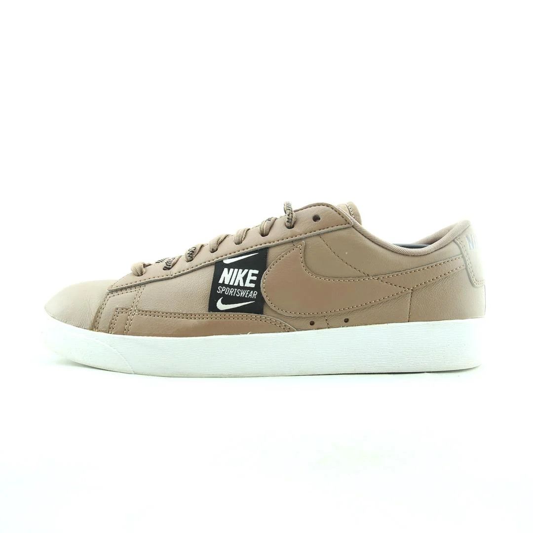 Nike NIKE BLAZER LOW SE DESERT DUST Size US 9 / EU 42 - 1 Thumbnail
