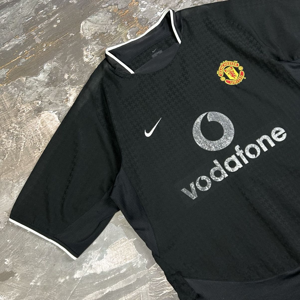 Vintage Nike Manchester United Vodafone Football 2003-2004 Jersey Size US M / EU 48-50 / 2 - 4 Thumbnail