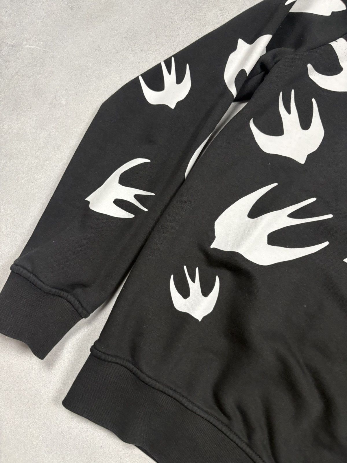 Alexander McQueen McQ Alexander McQueen Swallow Print Sweatshirt Black Size L Size US L / EU 52-54 / 3 - 14 Thumbnail