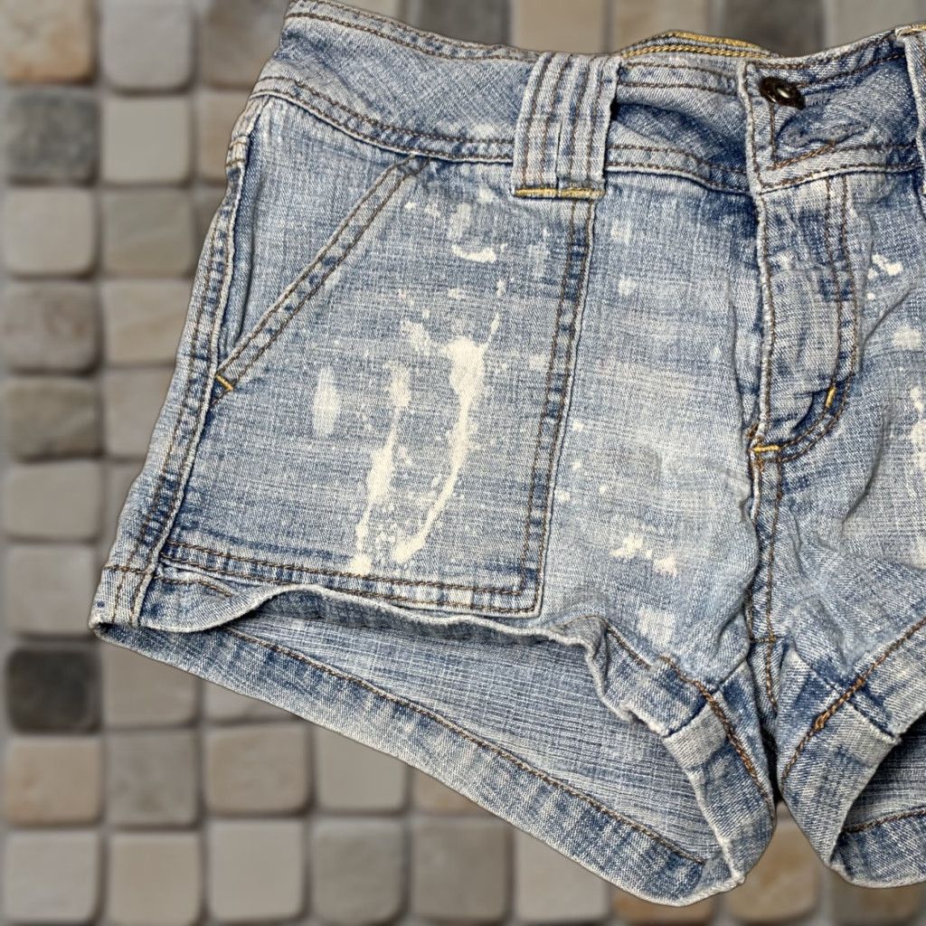Vintage Womens Bongo Shorts Denim 28 inch Waist Size 5 Stretch Prefaded Distressed Flat Front Pockets Size 28" / US 6 / IT 42 - 1 Thumbnail