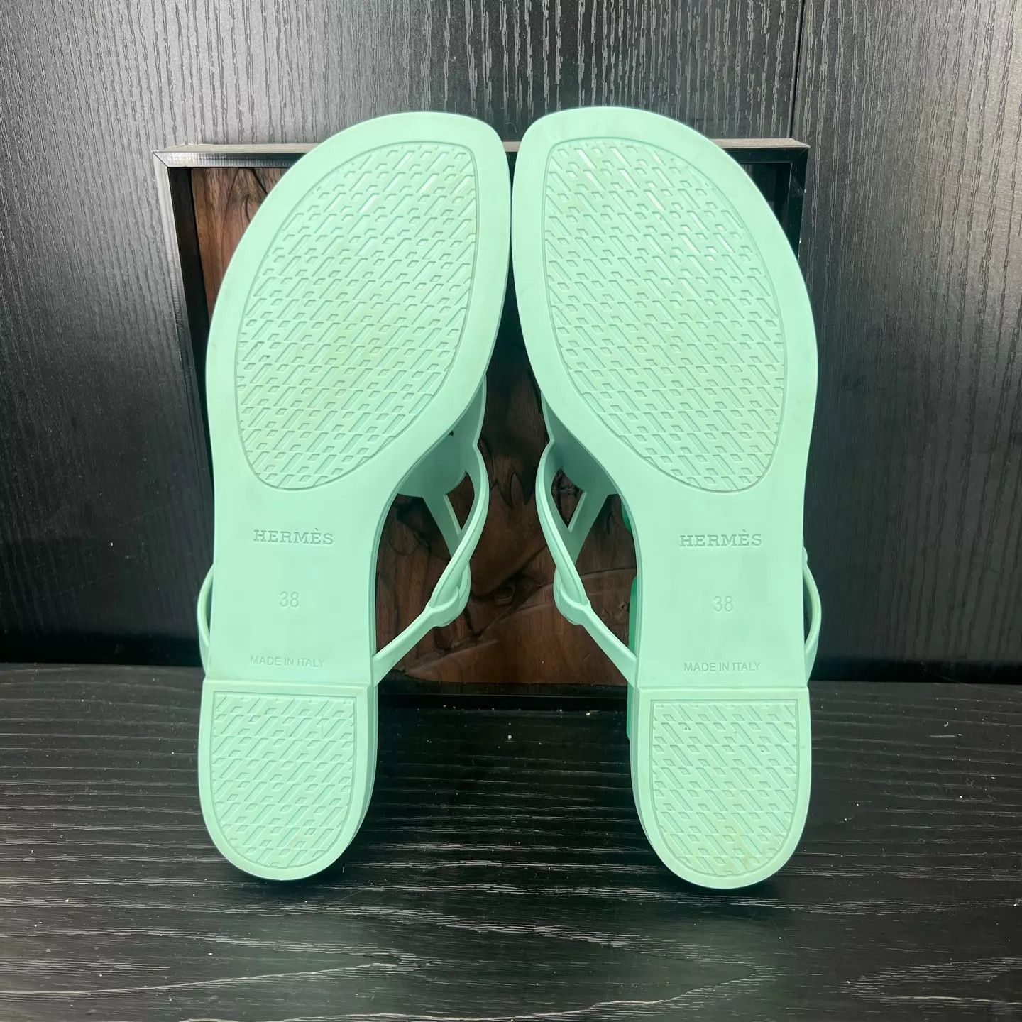 Hermes Hermès Egerie Green Flip Flops EU 38 Worn 1-2x Size US 7.5 / IT 37.5 - 7 Thumbnail