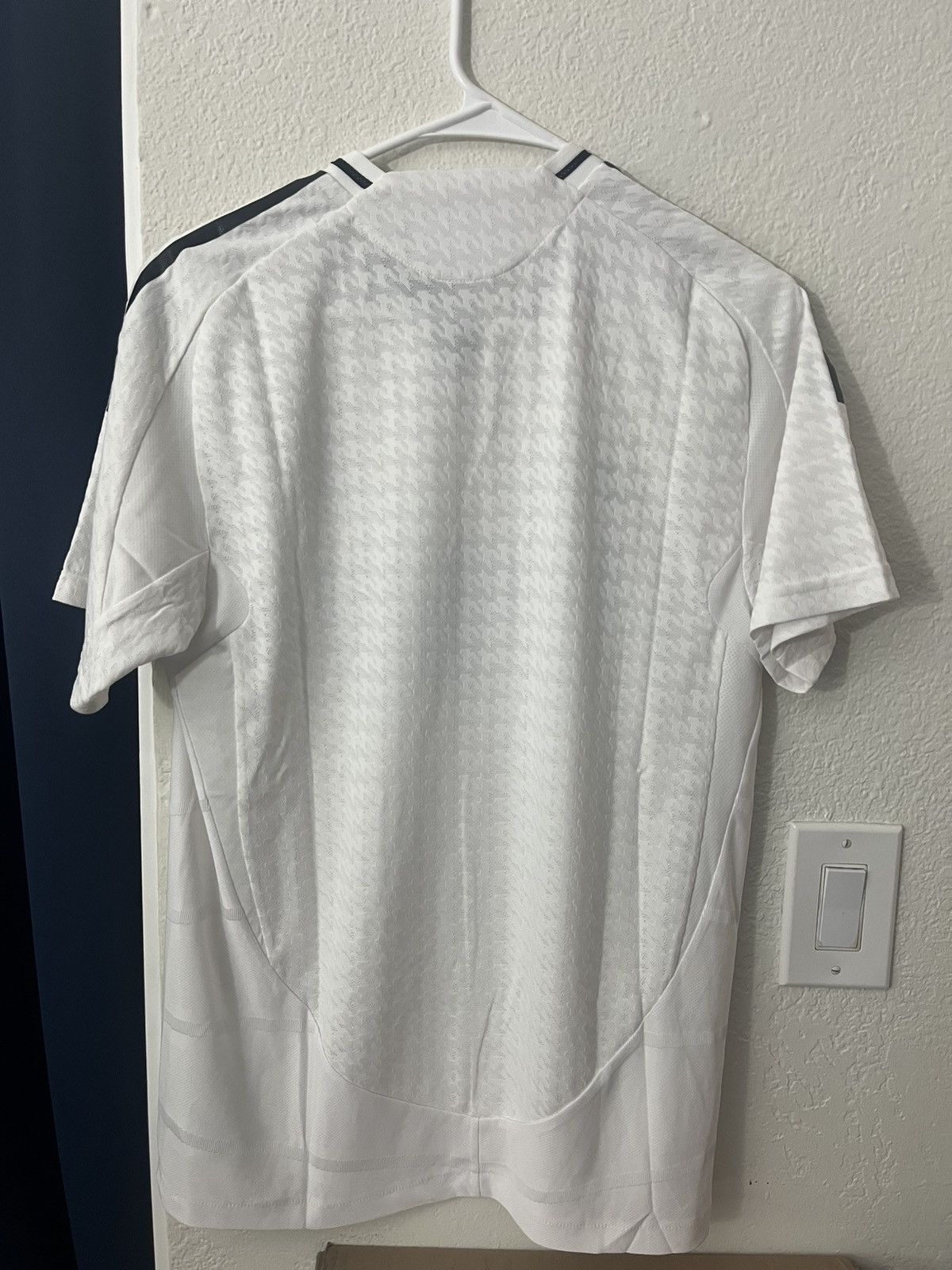 Adidas Real Madrid Adidas Authentic Home Soccer Jersey 2024/25 M Size US M / EU 48-50 / 2 - 8 Thumbnail