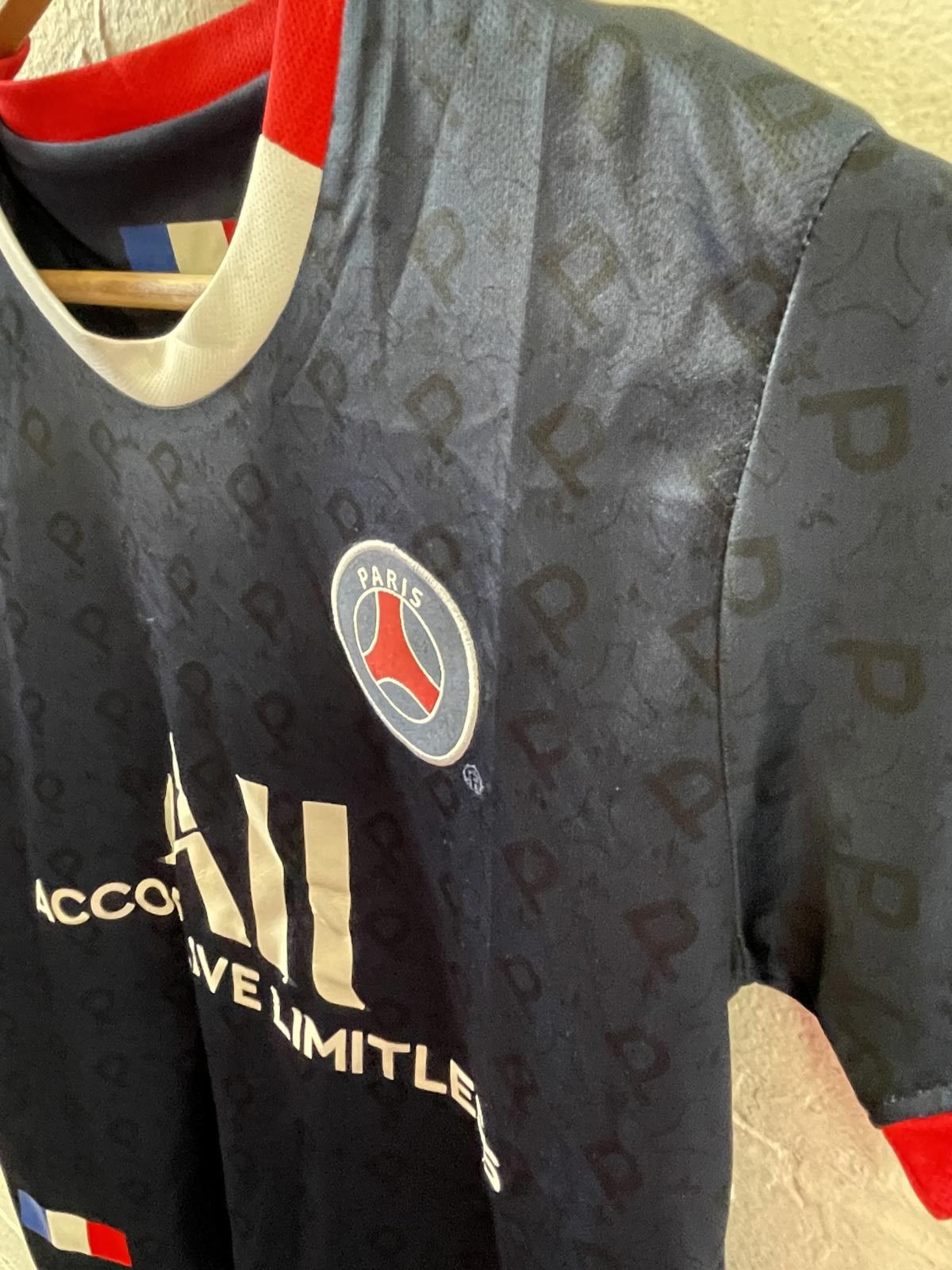 Designer Paris Saint-Germain Men's Soccer Jersey Size US M / EU 48-50 / 2 - 3 Thumbnail