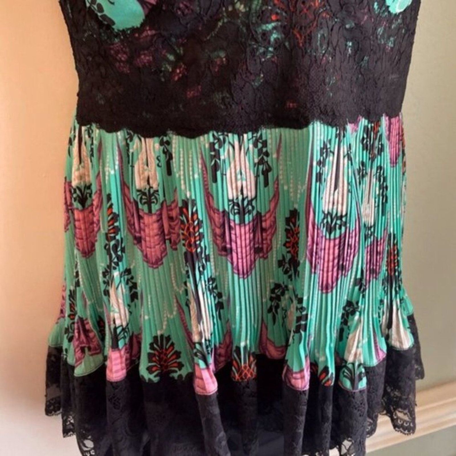 Paco Rabanne Paco Rabanne light green cami satin with lace details size 6 Size S / US 4 / IT 40 - 9 Thumbnail