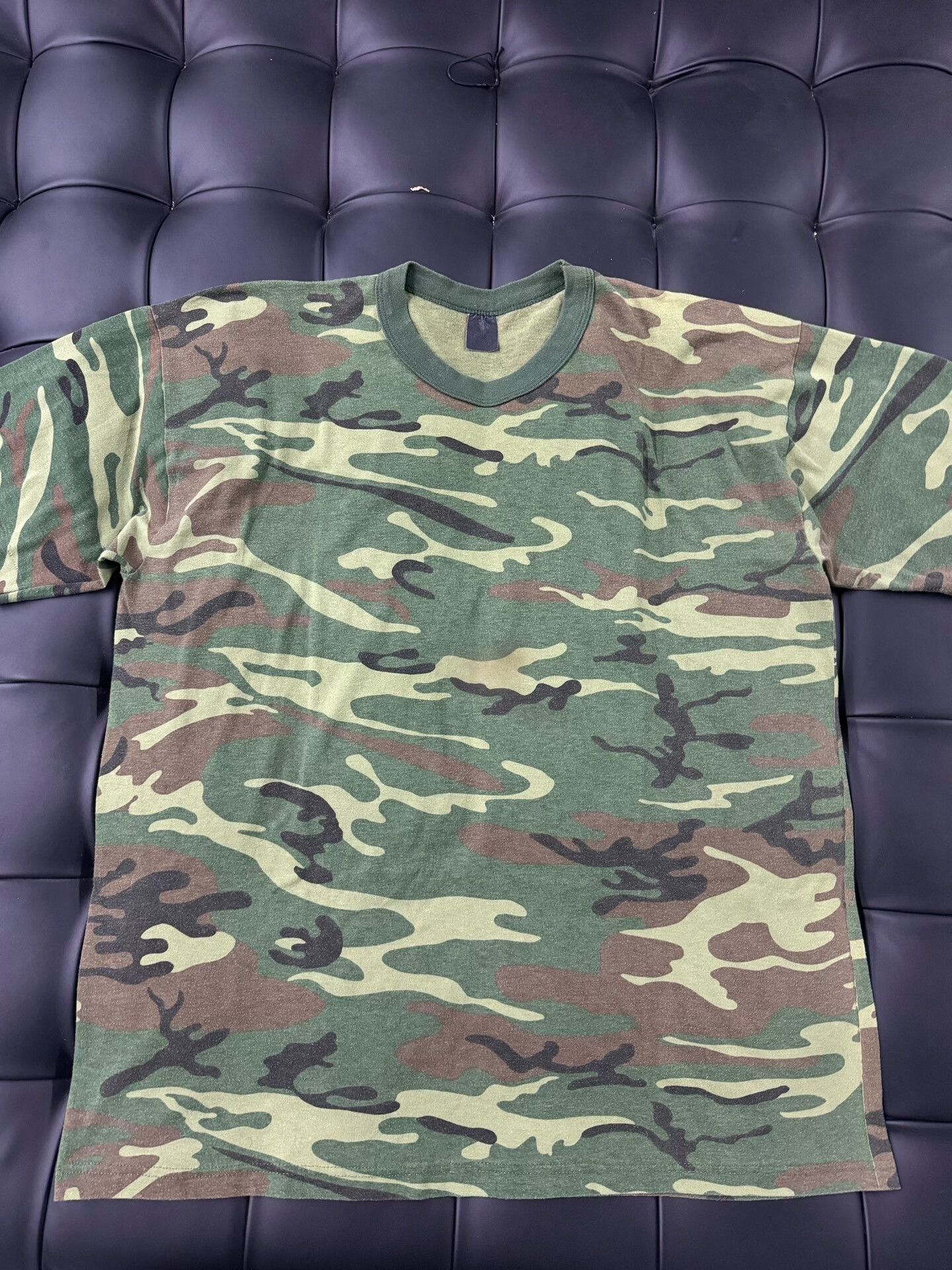 Vintage Vintage Camouflage Short Sleeve Tee 1990s Size US XL / EU 56 / 4 - 1 Thumbnail