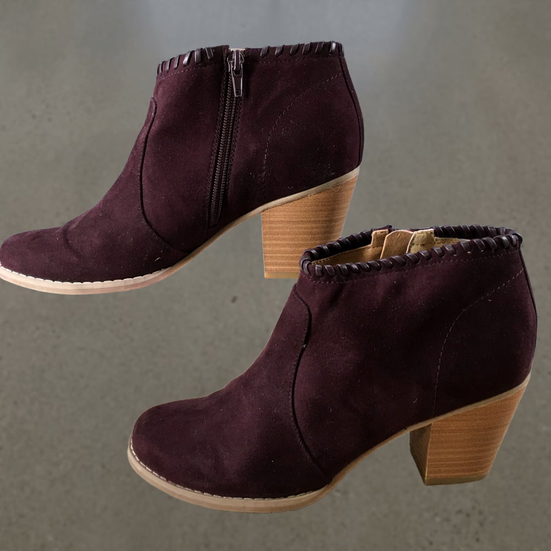 Dolce Vita Dolce Vita Boots Womens 8.5 Ankle Booties Burgundy Fabric Side Zip Heeled Size US 9 / IT 39 - 1 Thumbnail