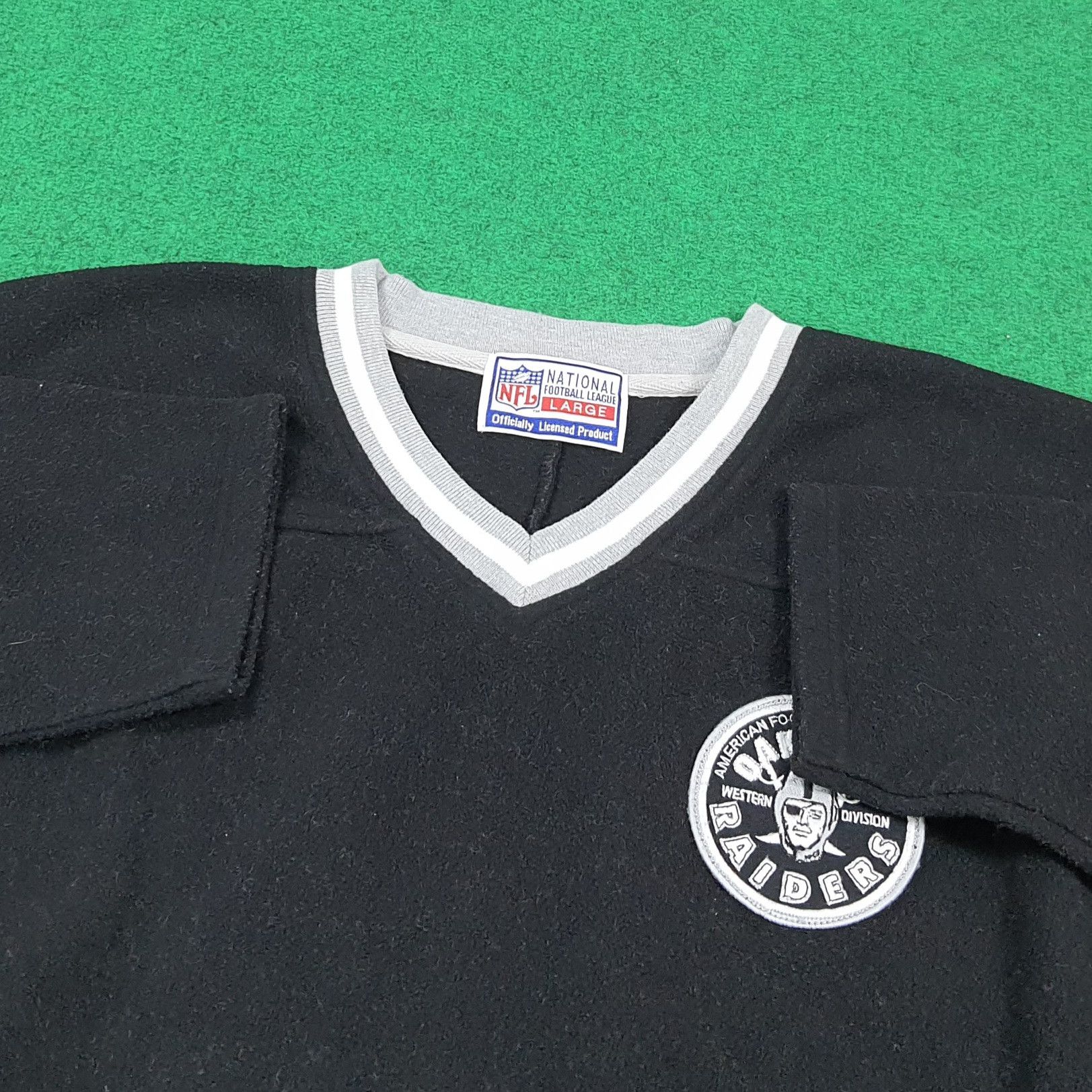 NFL Vinatge 90s Oakland Raiders NFL Goldwin Sweatshirt C292N22 Size US XL / EU 56 / 4 - 4 Thumbnail
