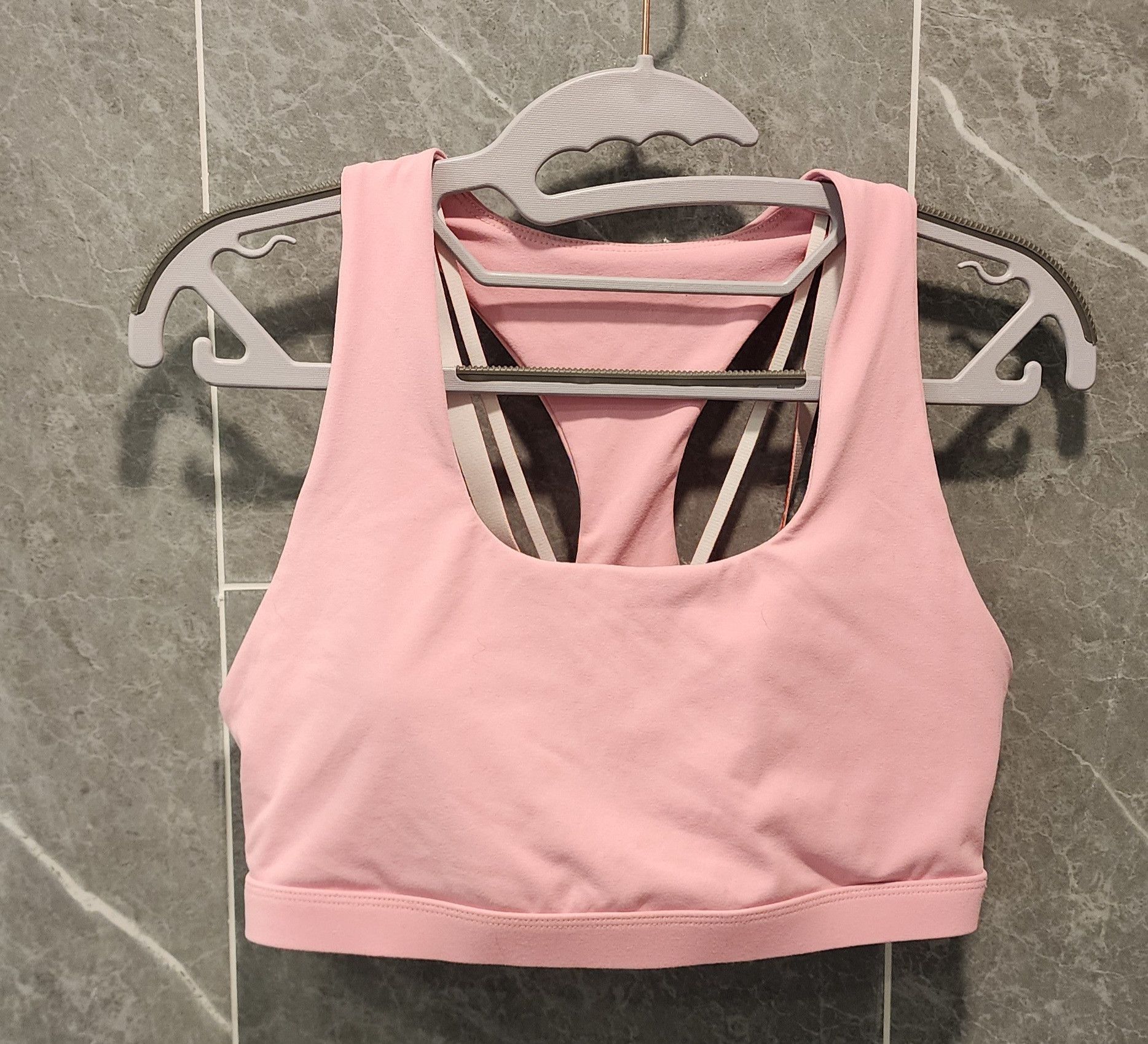 Fabletics Fabletics Boost Medium Impact Sports Bra Pink Red Est M L Size ONE SIZE - 1 Thumbnail