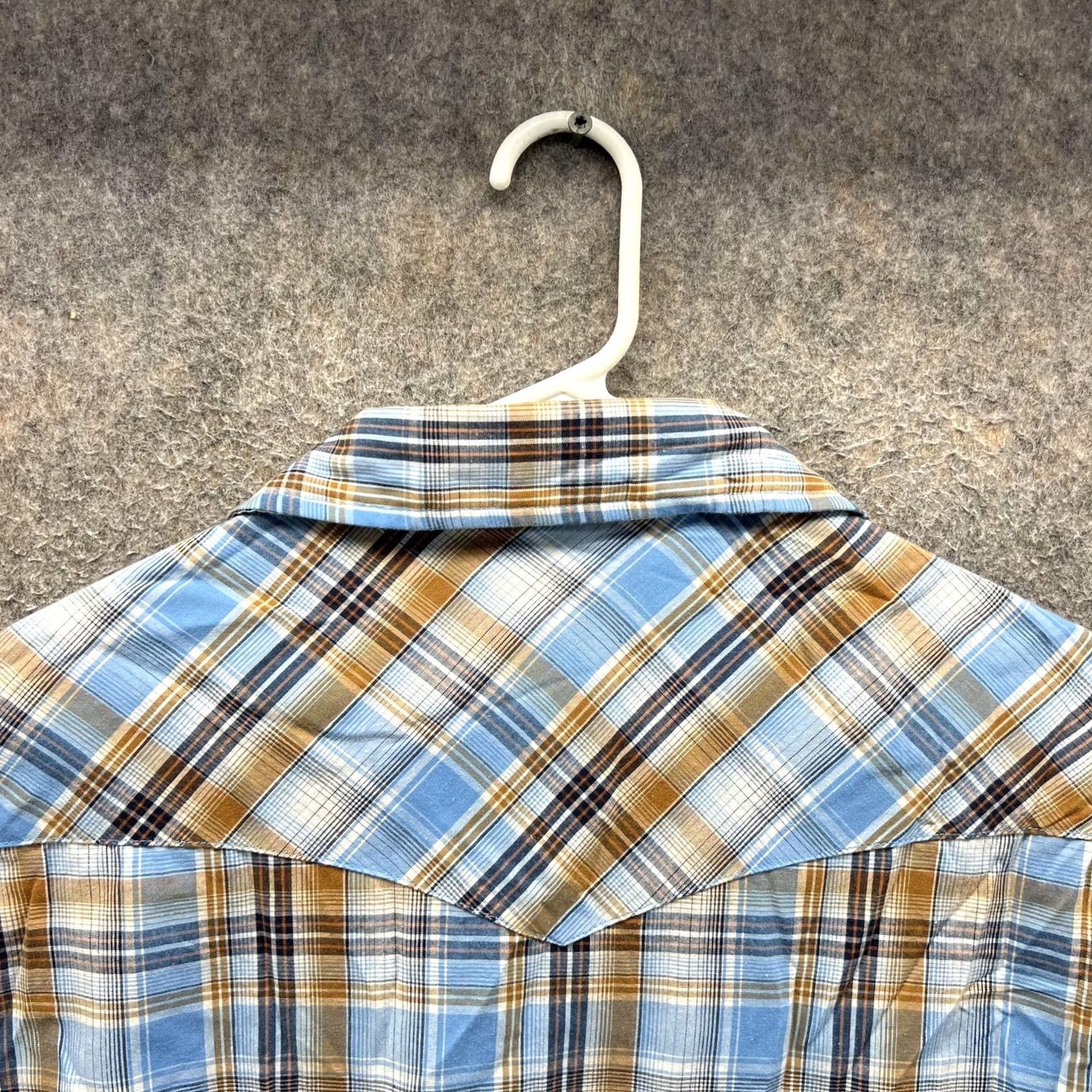 Wrangler VINTAGE Wrangler Western Shirt Mens Large Blue Brown Plaid Short Sleeve Pearl Snap Women? Actually Mens. Size US L / EU 52-54 / 3 - 3 Thumbnail