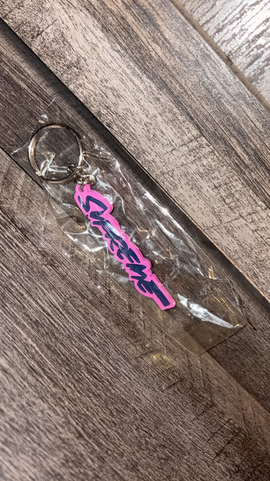 Futura × Supreme Supreme Futura Logo Keychain Pink/Purple Size ONE SIZE - 1 Thumbnail