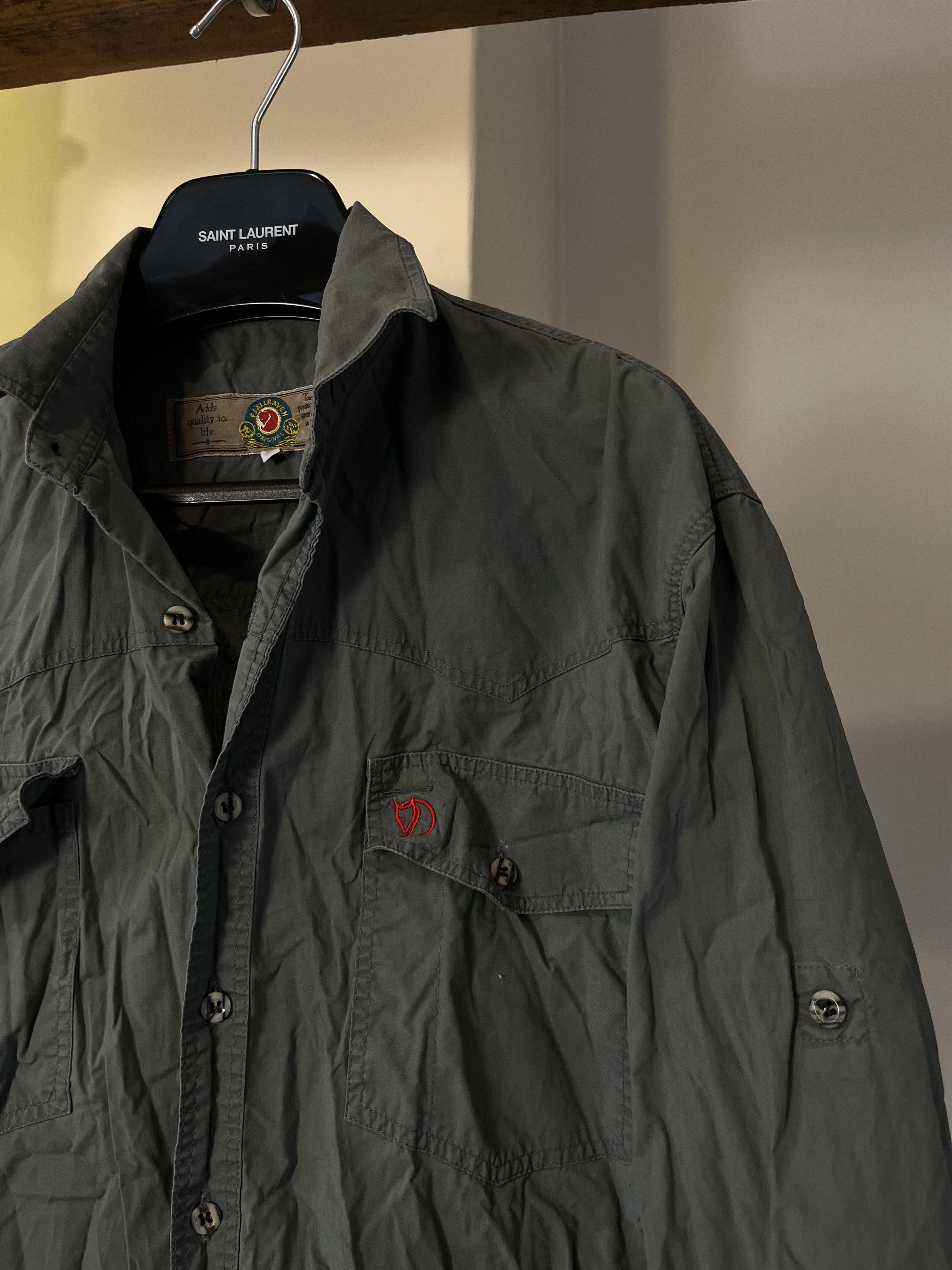 Fjallraven × Vintage Vintage 90s Fjallraven Khaki Embroidered Logo Shirt Size US L / EU 52-54 / 3 - 3 Thumbnail