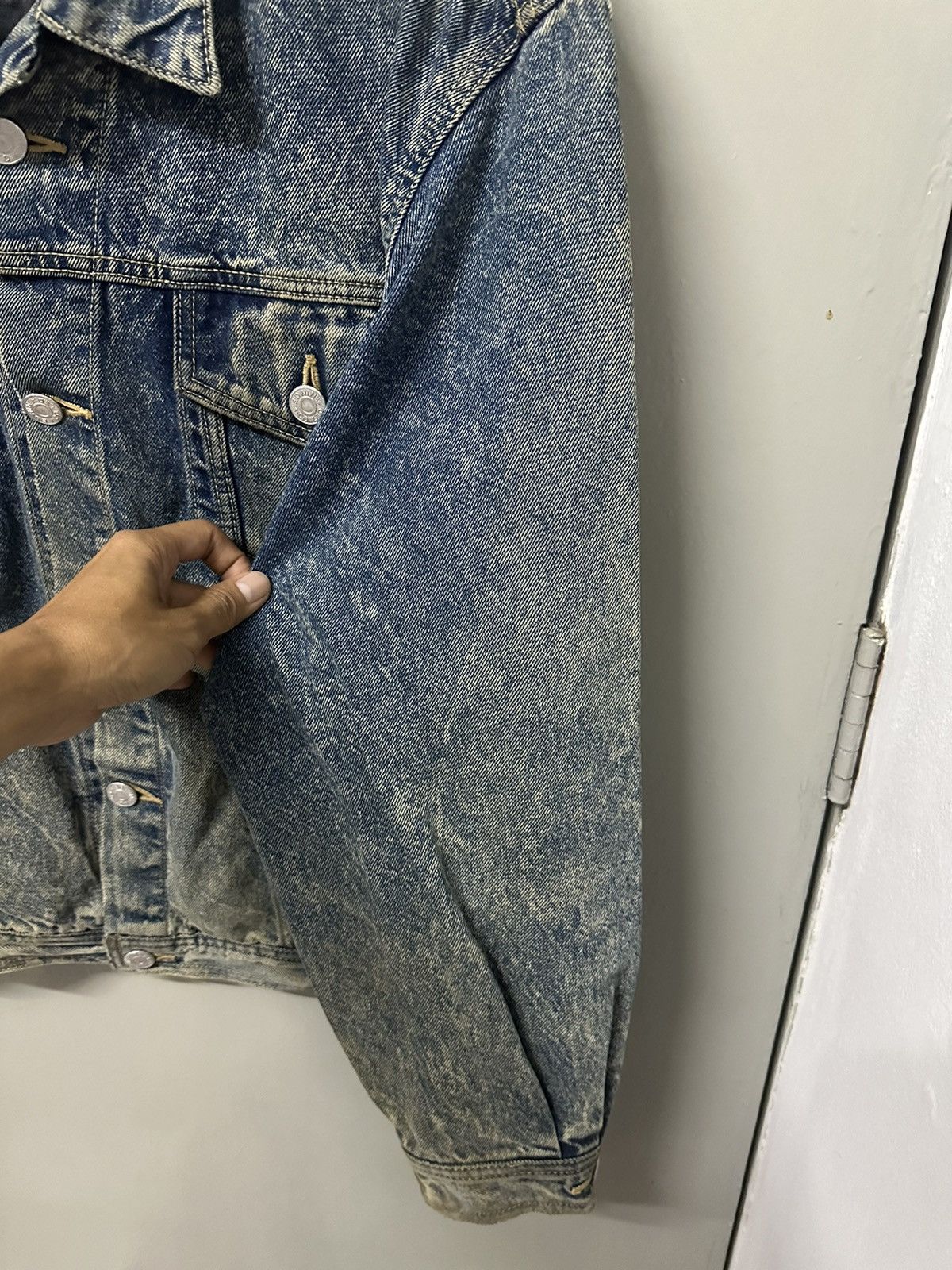 Edwin × Vintage Vintage EDWIN Distressed Denim Jacket Size US L / EU 52-54 / 3 - 7 Thumbnail