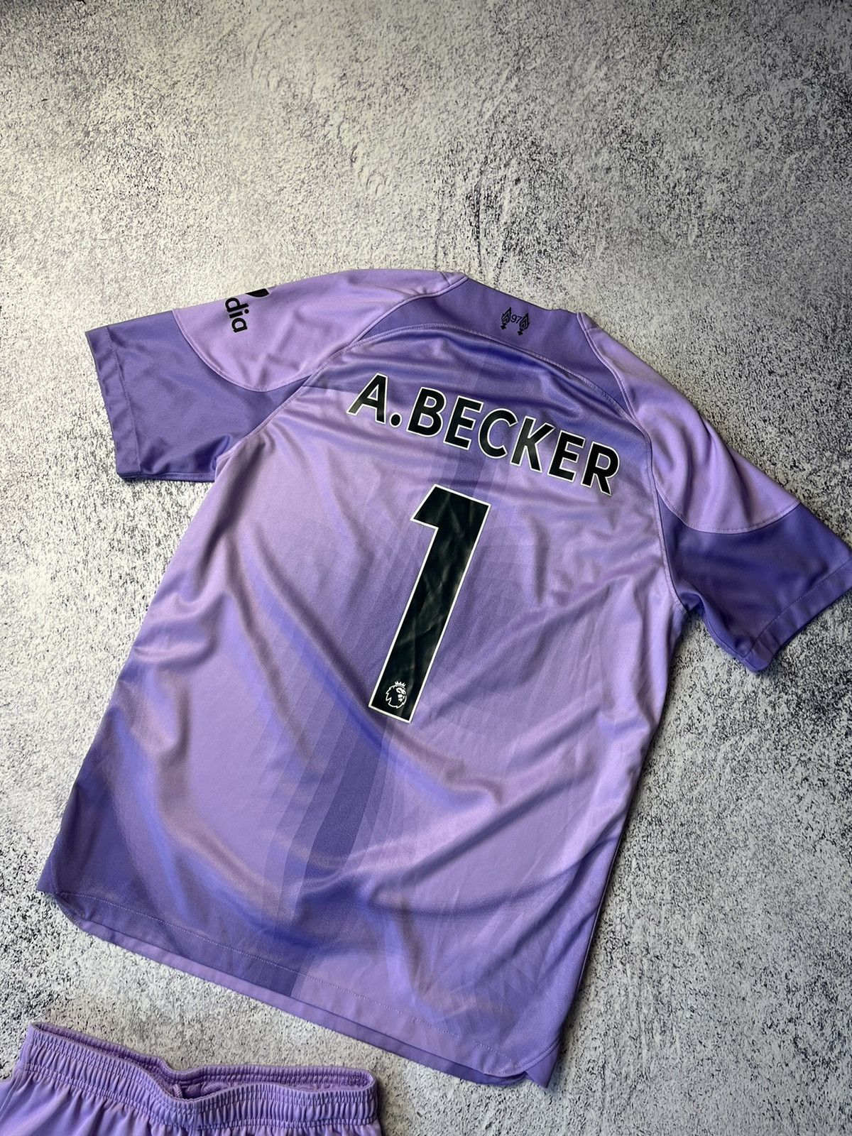 Vintage Nike Liverpool A.Becker #1 Goalkeeper Uniform 2022/23 Men's Size US M / EU 48-50 / 2 - 2 Thumbnail