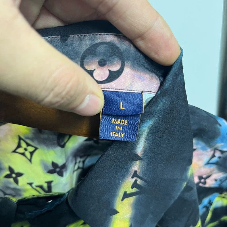 Louis Vuitton Louis Vuitton Tie-dyed and full-printed short-sleeved shirt Size US L / EU 52-54 / 3 - 5 Thumbnail