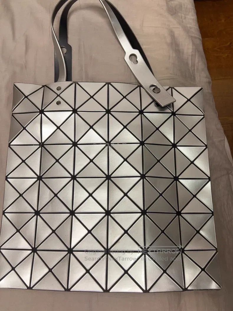 Issey Miyake Issey Miyake Silver Gray Shiny Six-Grid Tote Bag Size ONE SIZE - 1 Thumbnail