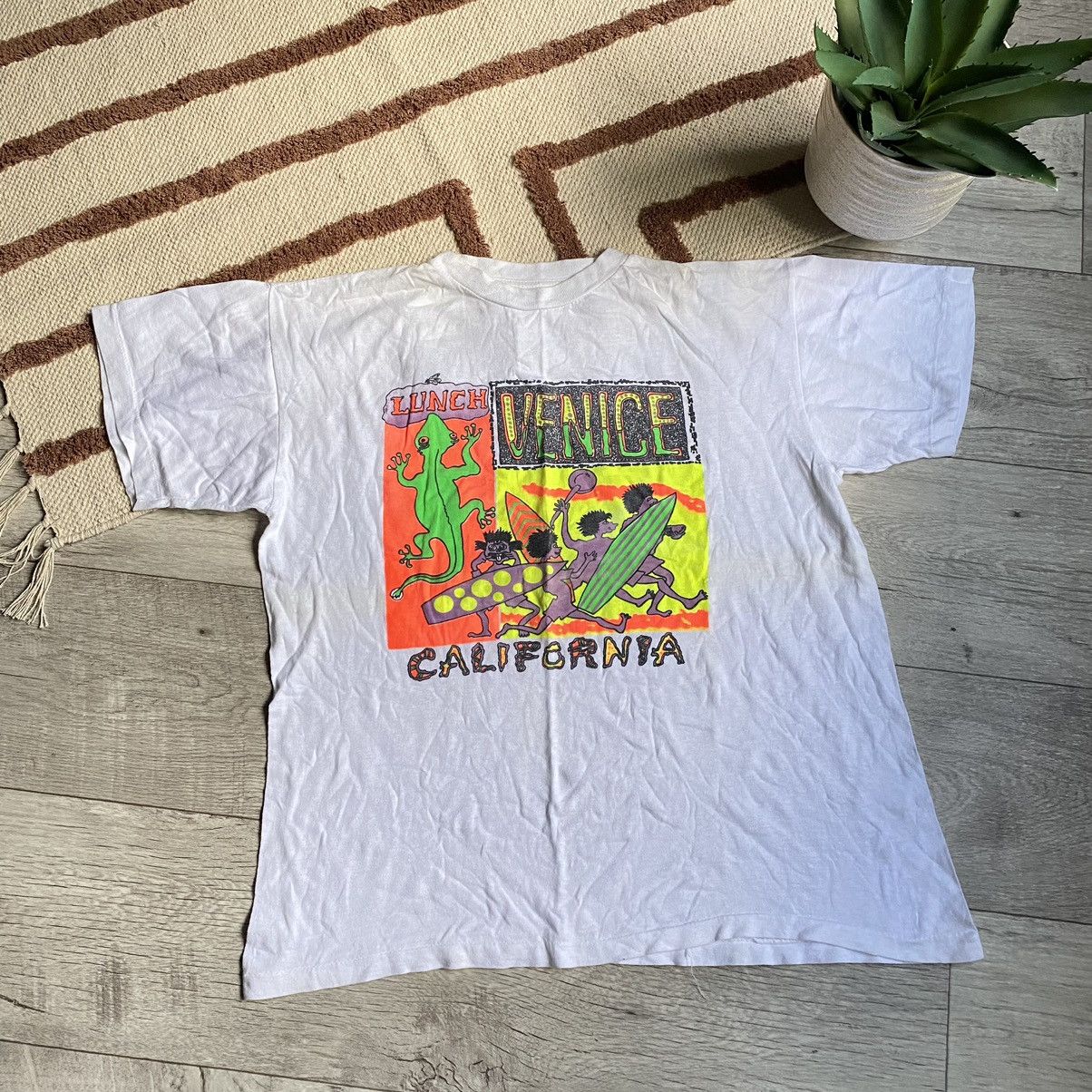 Vintage VINTAGE LUNCH VENICE CALIFORNIA BEACH SURFING 90s T SHIRT Size US L / EU 52-54 / 3 - 1 Thumbnail