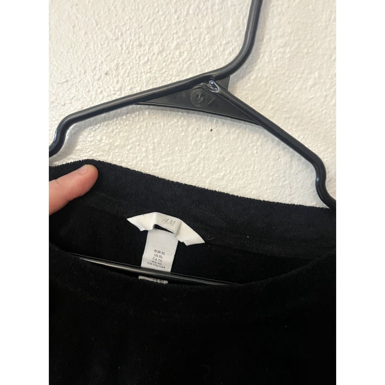 H&M H&M Basic Black Velour Crew Neck Sweater Size XL Size XL / US 12-14 / IT 48-50 - 3 Thumbnail