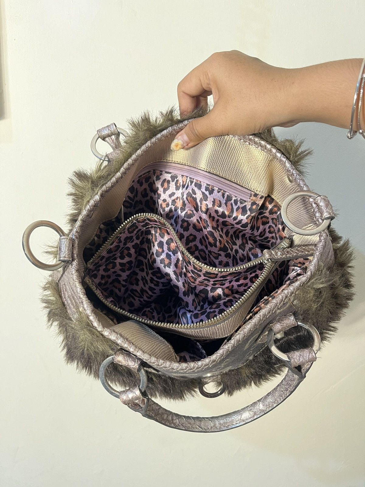 Guess Vtg GUESS fur handle bag Size ONE SIZE - 13 Thumbnail