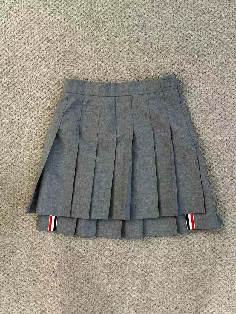 Thom Browne Thom Browne Wool blended pleated skirt Size 25" / US 0 / IT 36 - 1 Thumbnail