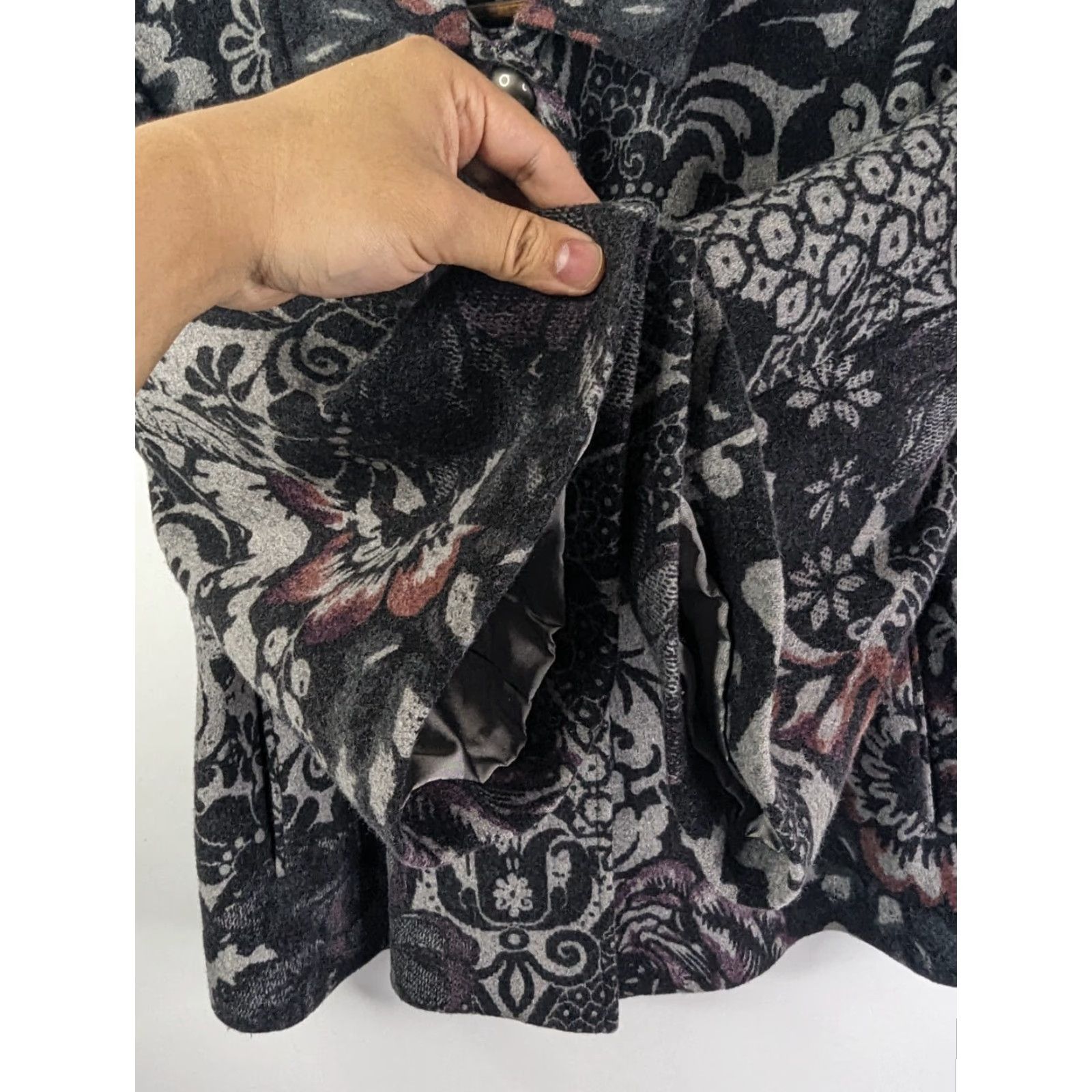 Cole Haan Cole Haan Collection Short Wool Jacket Gray Floral Pattern Size 6 Women Waist Length Wool Blend Button Front Size 28" / US 6 / IT 42 - 4 Thumbnail