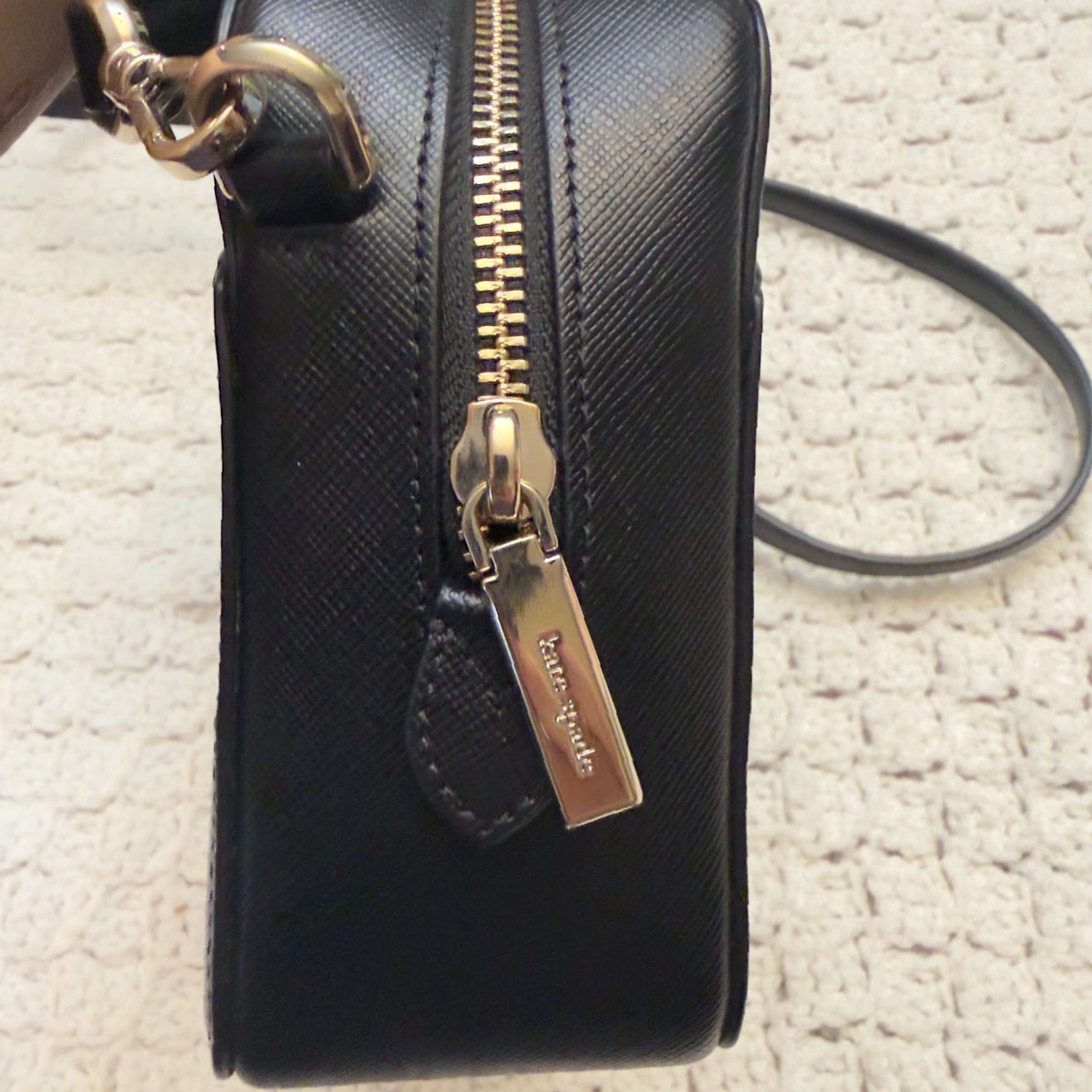 Vintage kate spade new york Lauryn Camera Bag Crossbody Purse Black Gold Womens Size ONE SIZE - 6 Thumbnail