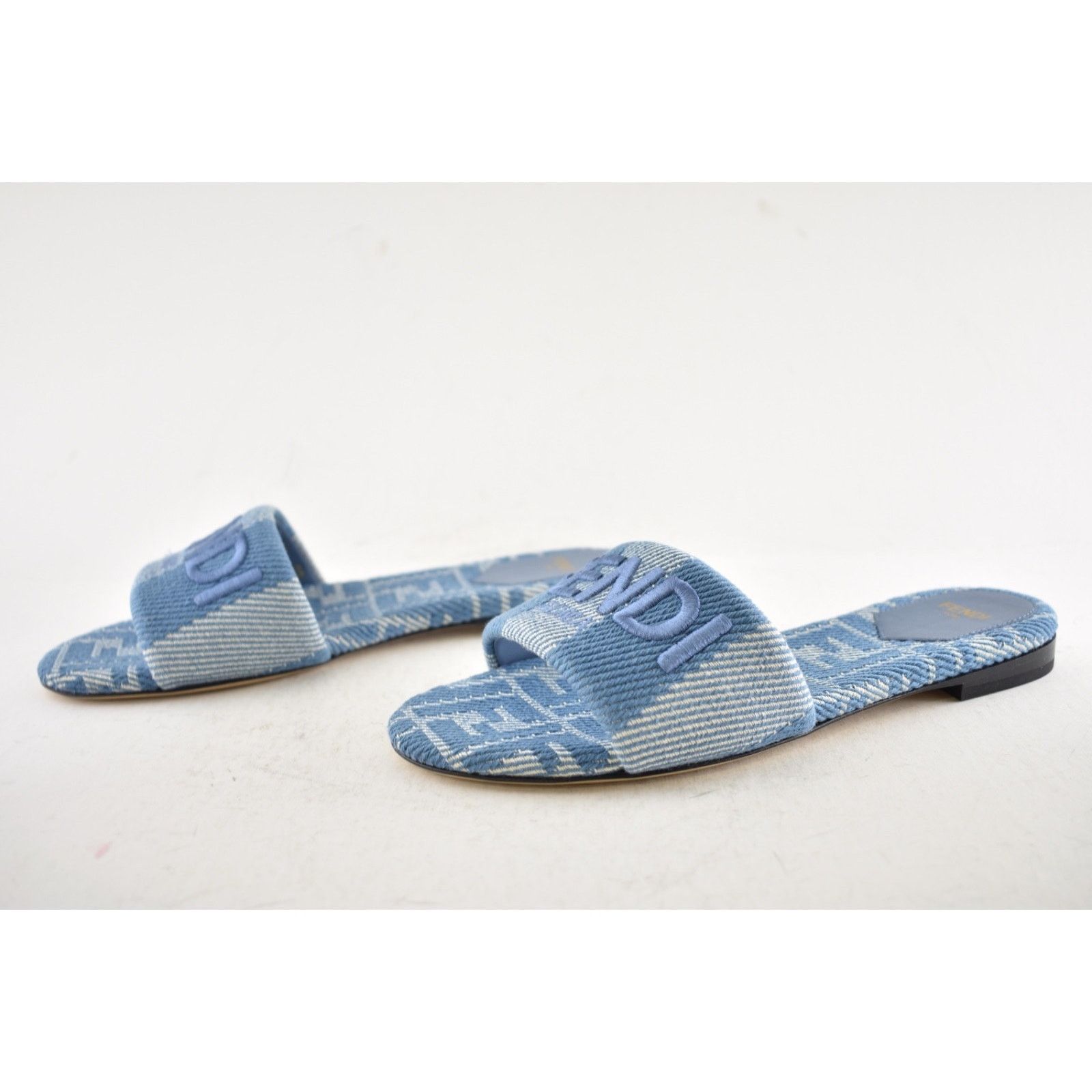 Fendi Fendi Sunshine Blue Denim FF Monogram Mule Slide Sandal 36.5 Size US 6.5 / IT 36.5 - 15 Thumbnail