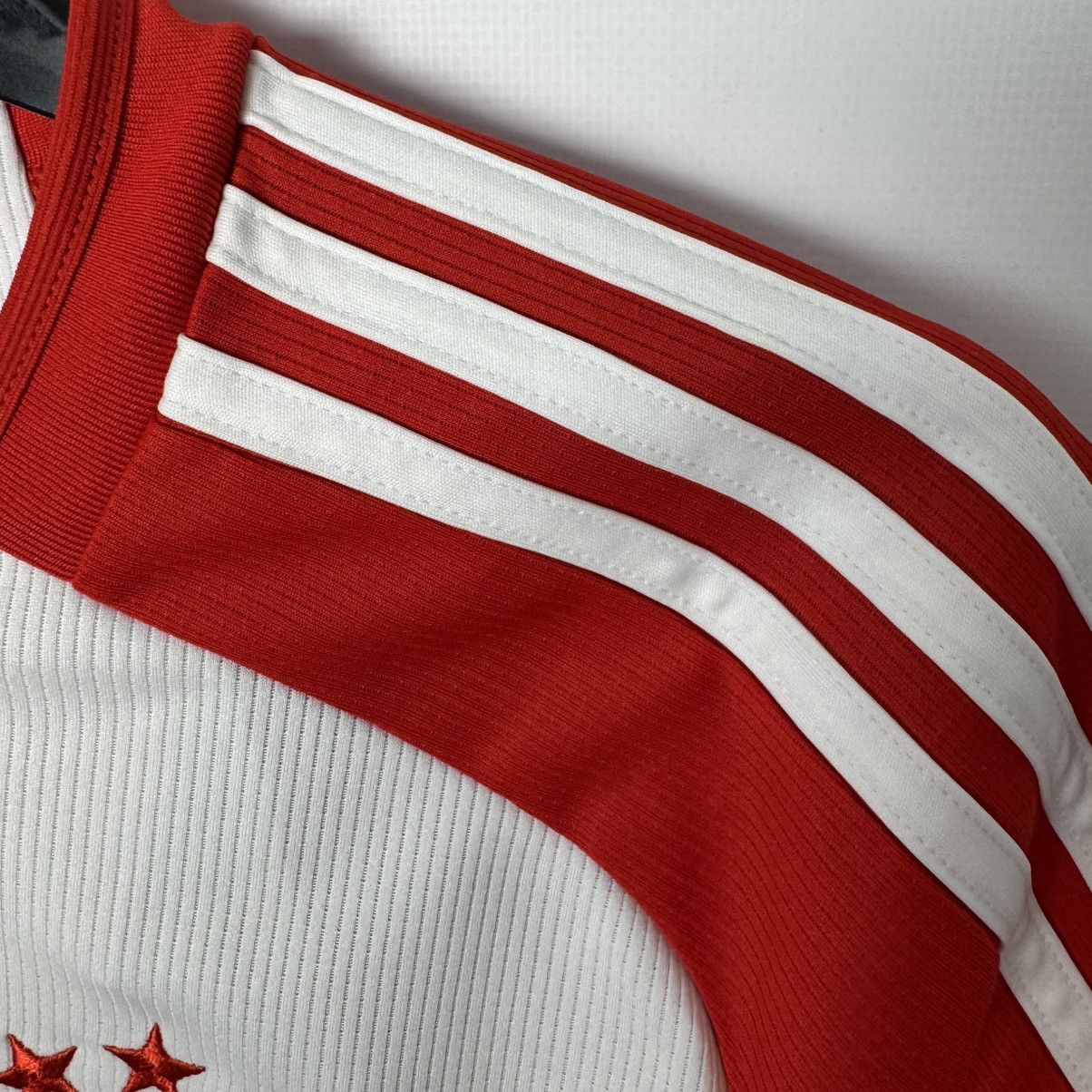 Adidas Bayern Munich 2023 Home Football Shirt Soccer Jersey Kane Size US L / EU 52-54 / 3 - 15 Thumbnail