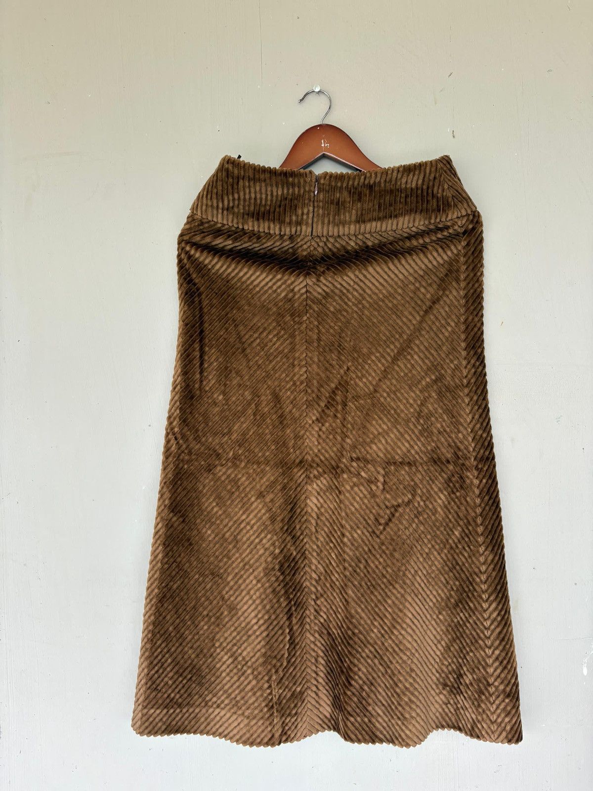 Dolce & Gabbana VTG Dolce and Gabbana corduroy Skirt Midi Skirt Size 26" / US 2 / IT 38 - 1 Thumbnail