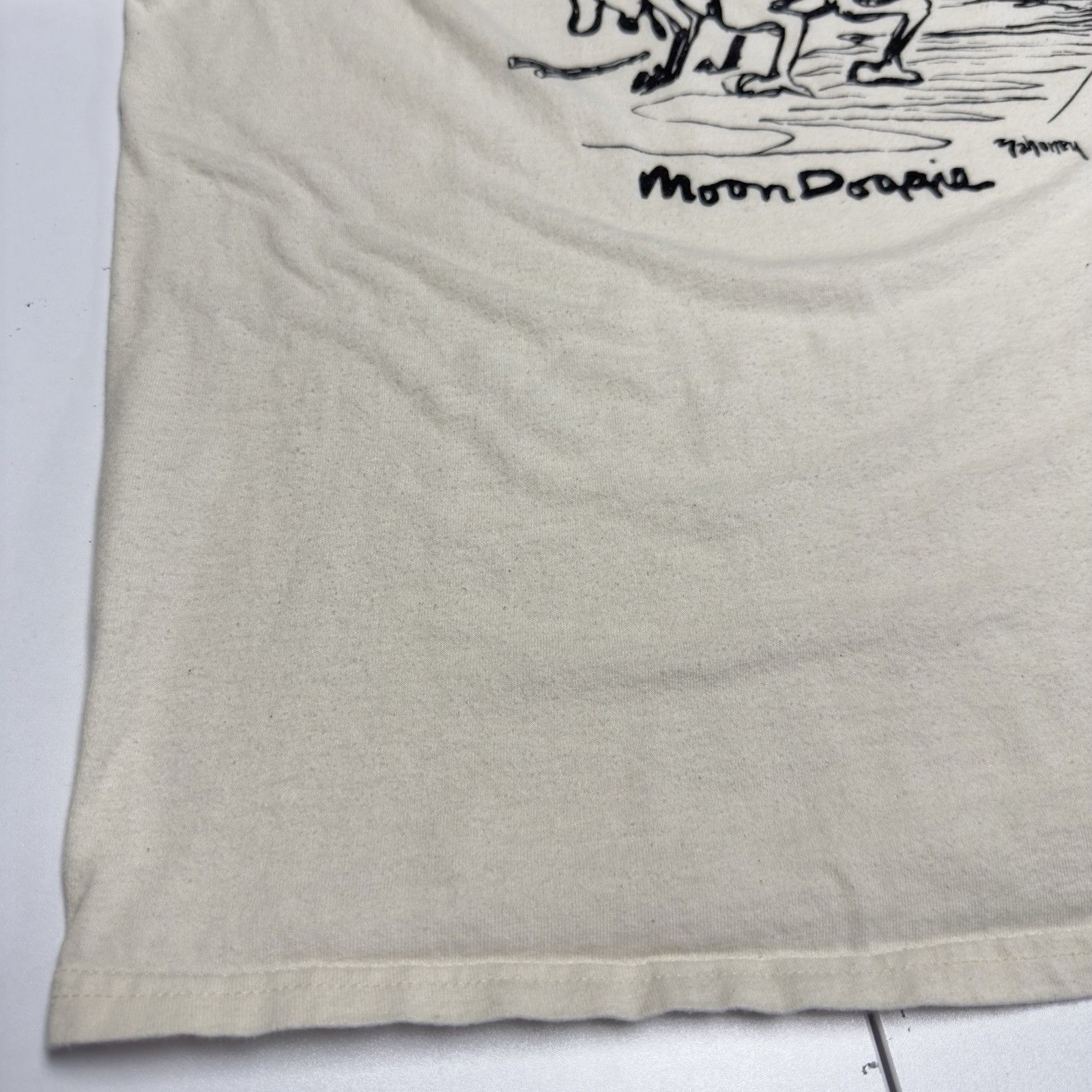 Hanes Vintage Moondoggie Art T Shirt Womens Large 21x26 White Y2K Size L / US 10 / IT 46 - 8 Thumbnail