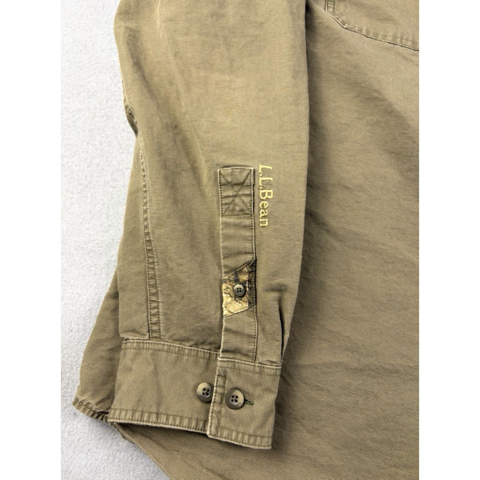 Vintage L.L. Bean Shirt Mens Size L Green Button Up Camo Longsleeve Hunting Size US L / EU 52-54 / 3 - 2 Thumbnail