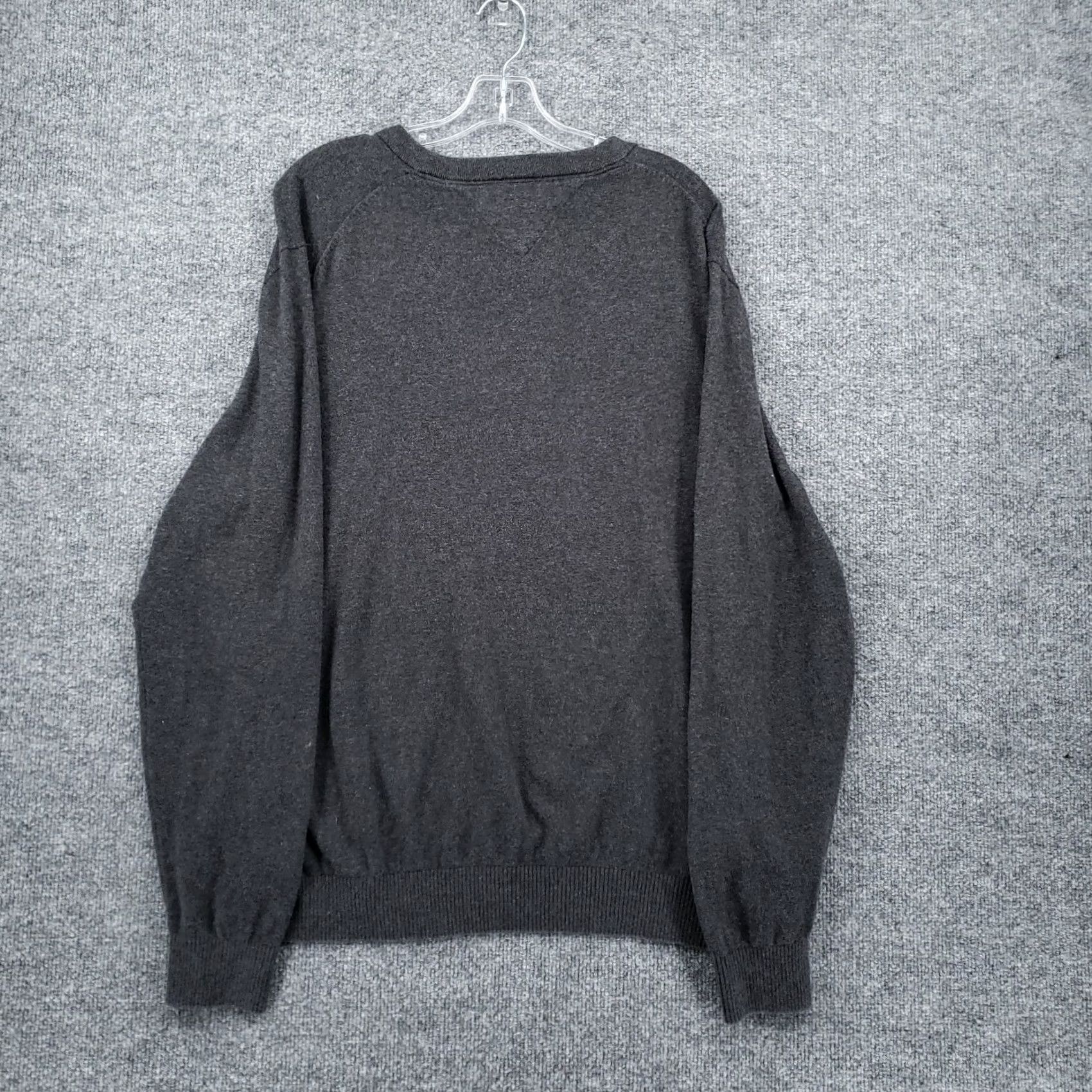 Tommy Hilfiger Tommy Hilfiger Sweater Mens XL Gray Pullover V-Neck Long Sleeve Cotton Knit Size US XL / EU 56 / 4 - 2 Thumbnail