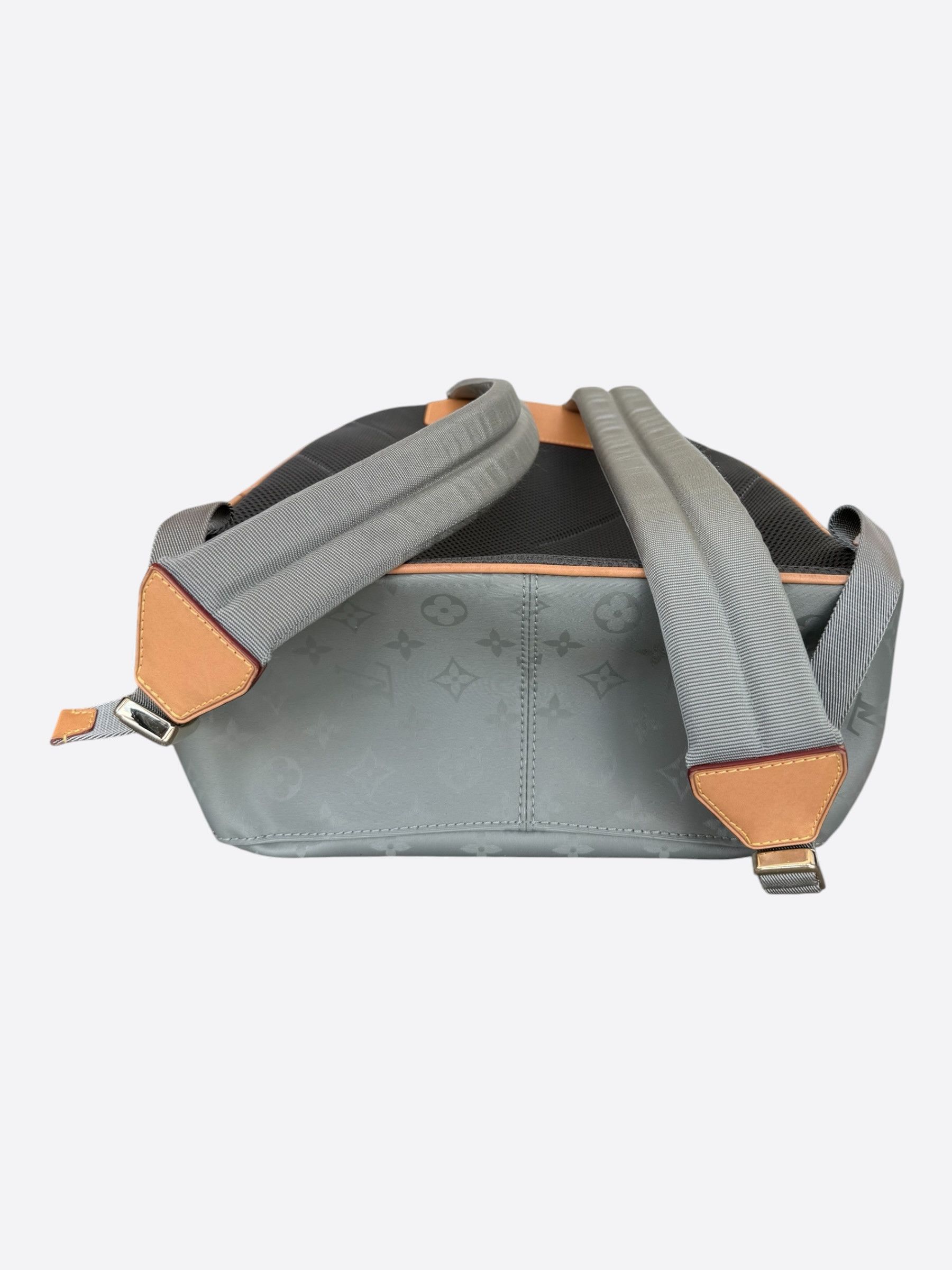 Louis Vuitton Louis Vuitton Silver Titanium Monogram Backpack Size ONE SIZE - 5 Thumbnail