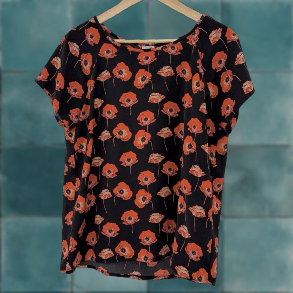 Vintage CAbi Flanders Poppy Blouse Black Red Short Sleeve Split Back Size M Floral Size M / US 6-8 / IT 42-44 - 1 Thumbnail
