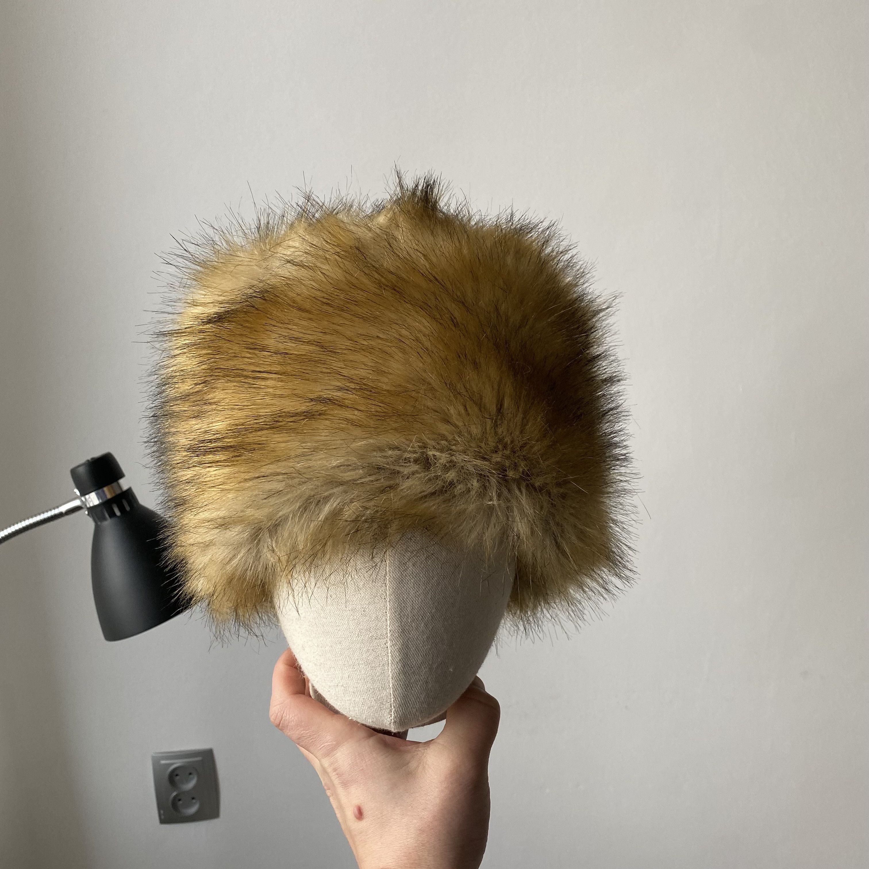 If Six Was Nine Vintage 90s Fluffy Faux Fur Winter Hat Y2k Oldmoney Size ONE SIZE - 2 Thumbnail
