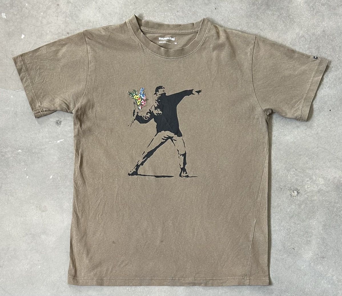 Japanese Brand VINTAGE BRANDALISED BANSKY FLOWERS TEE Size US M / EU 48-50 / 2 - 1 Thumbnail