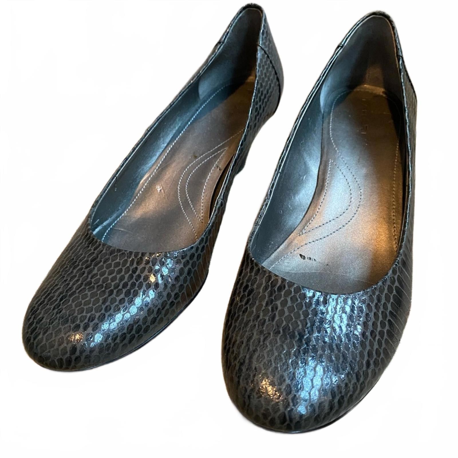 Elie Tahari Vintage TAHARI Snakeskin Taupe Metallic Wedge Heels Size 11 Size US 11 / IT 41 - 1 Thumbnail