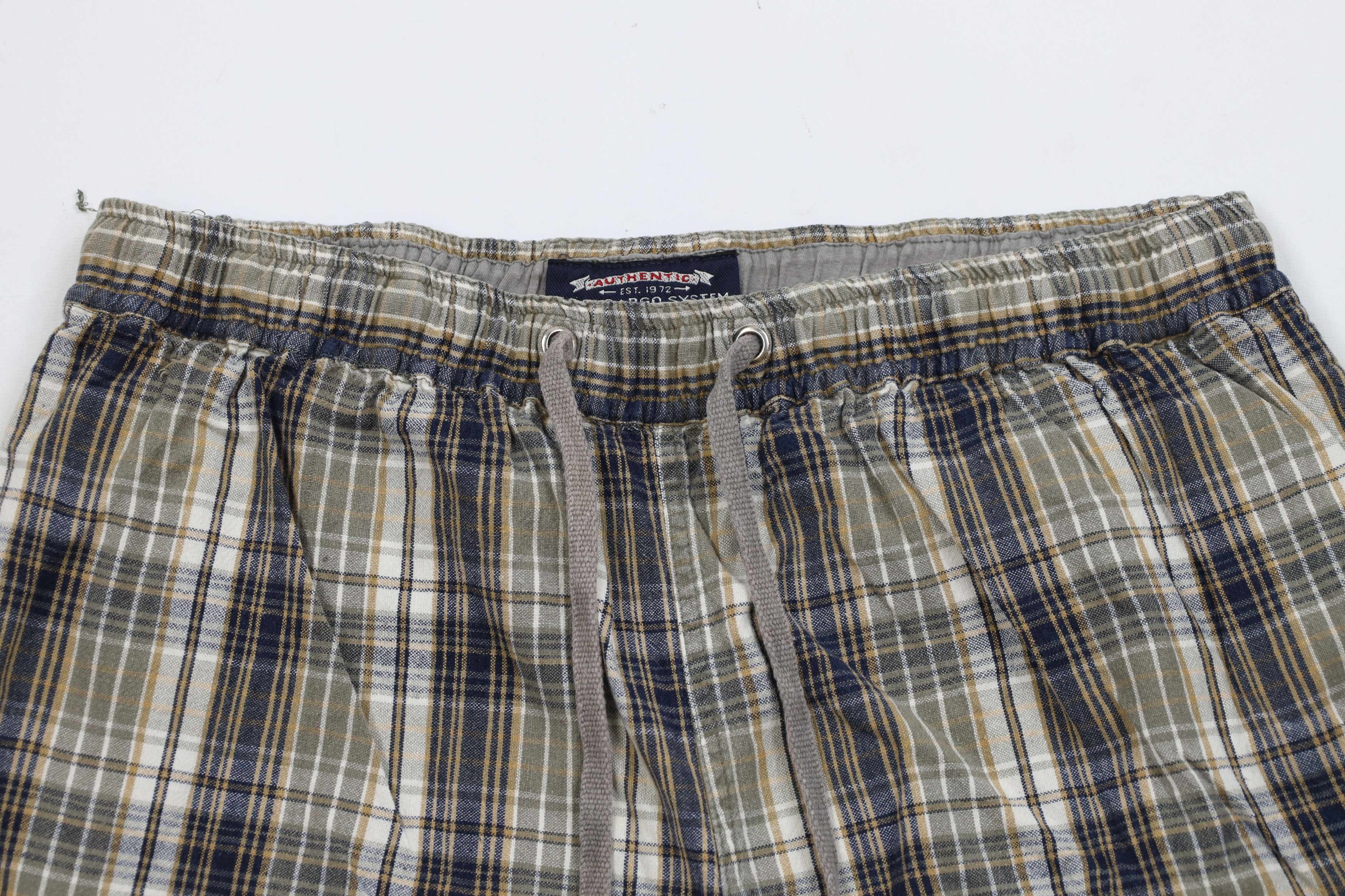 Vintage Vintage 90s Y2K Streetwear Above Knee Cargo Shorts Plaid Size US 34 / EU 50 - 2 Thumbnail