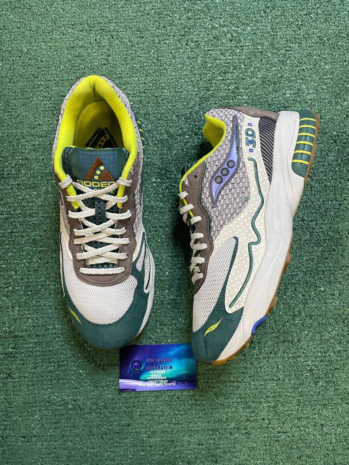 Salomon Saucony 3D hurricane grid bodega size 10men/11.5women Size US 10 / EU 43 - 1 Thumbnail