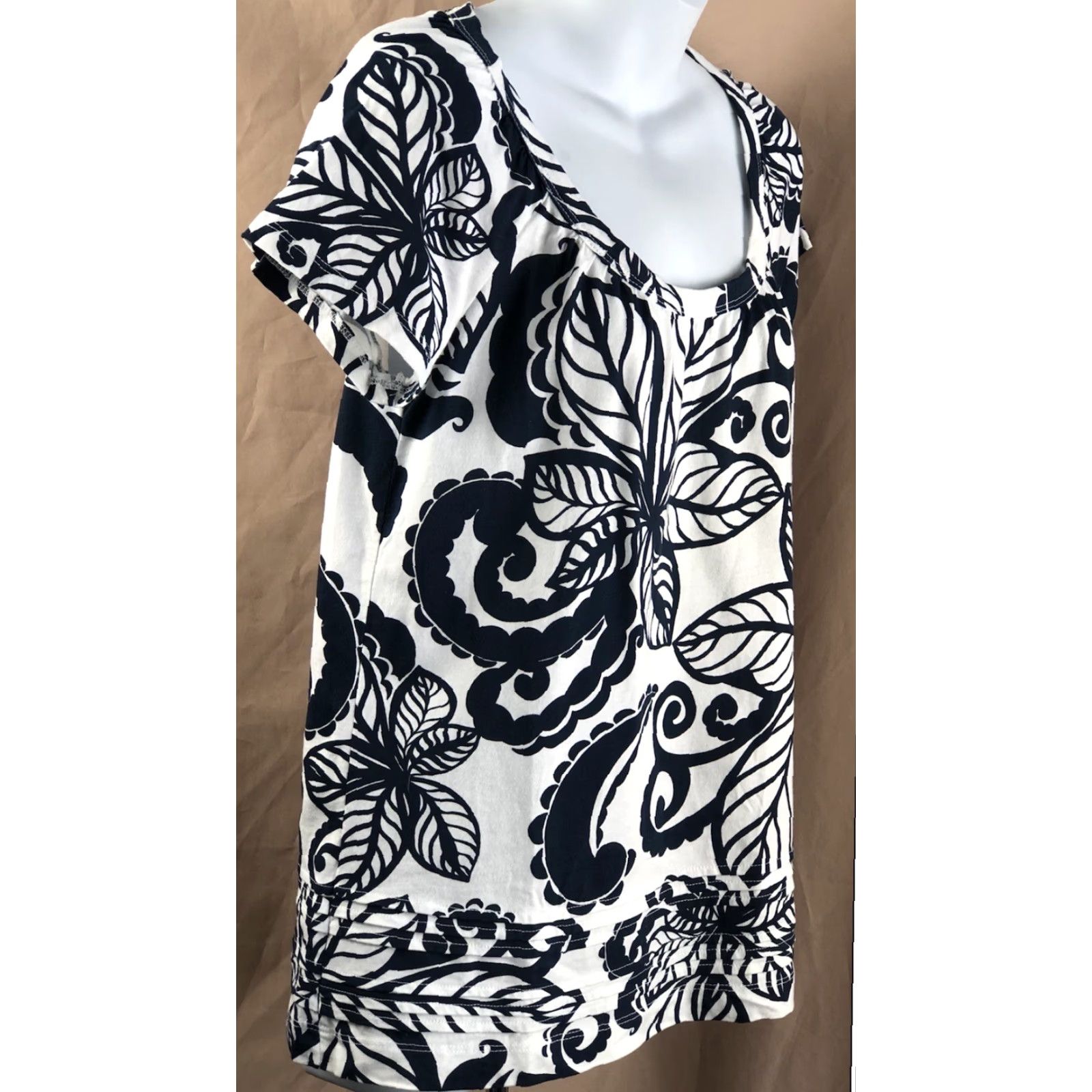 Merona Merona Top Blouse S White Floral Pleated Scoop Neck Hem Short Sleeve Boho Everyday Wear Womens Size S / US 4 / IT 40 - 2 Thumbnail