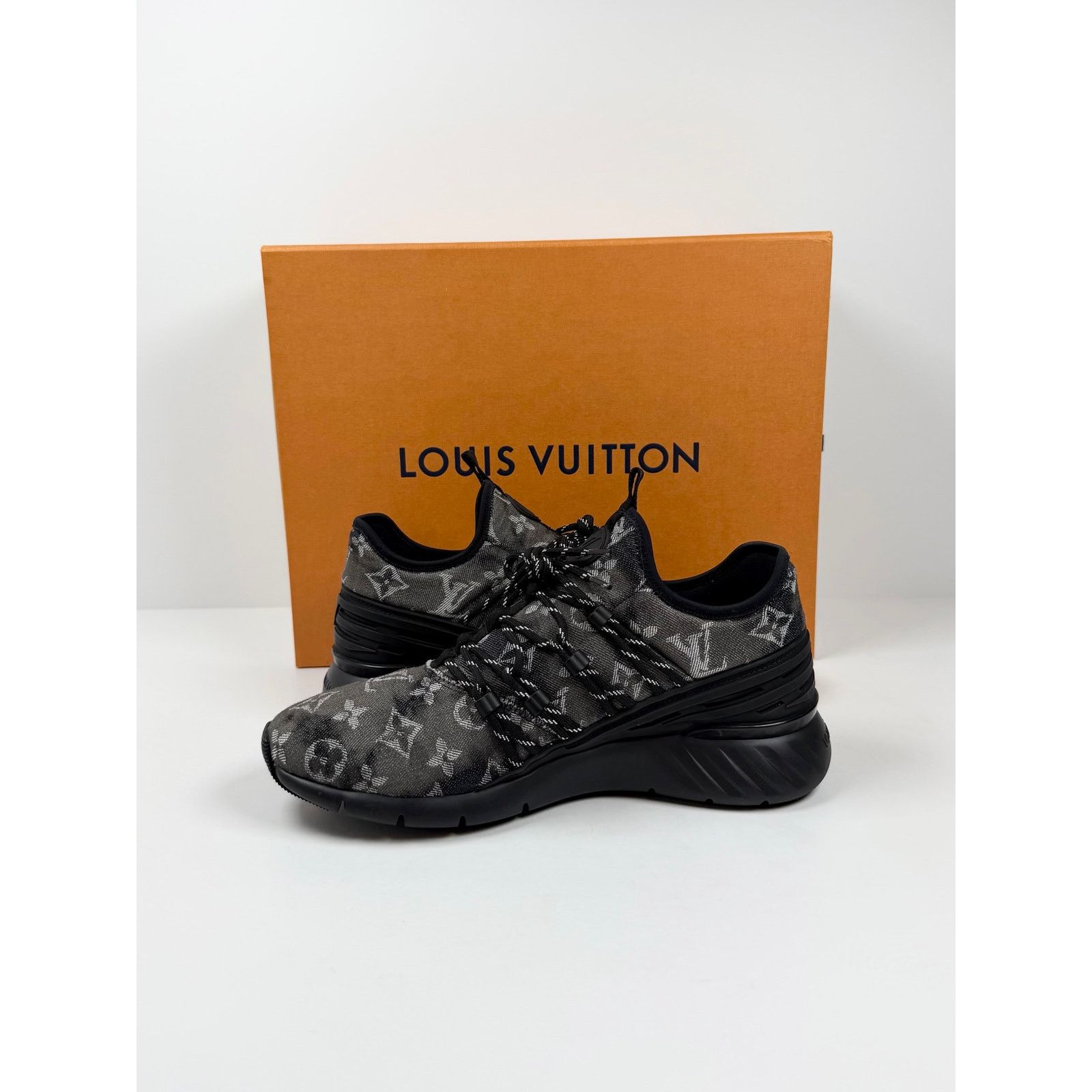 Louis Vuitton Size 7LV/8US - Louis Vuitton Fastlane Monogram Denim NEW Size US 8 / EU 41 - 6 Thumbnail