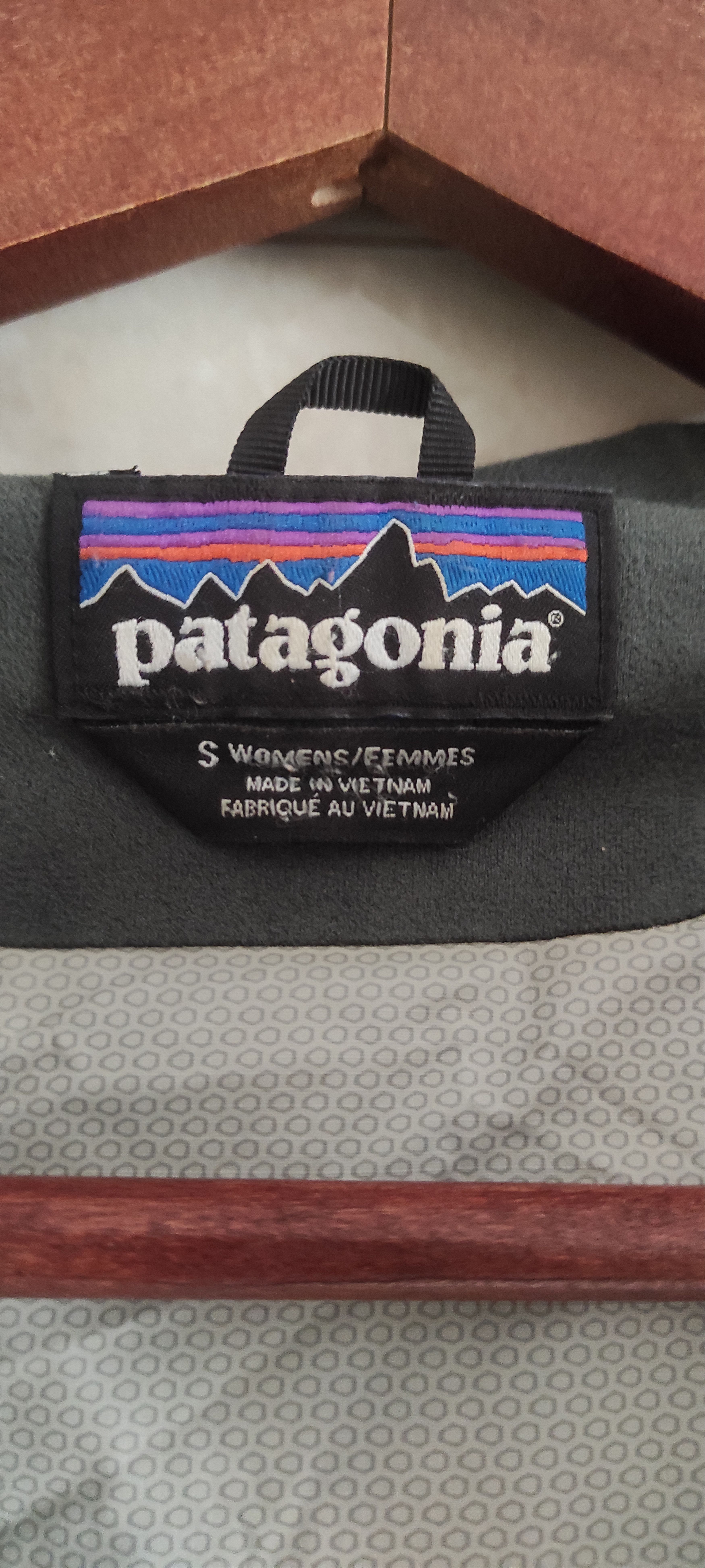 Patagonia Patagonia Torrentshell H2NO Windbreaker Hooded Rain Jacket Size S / US 4 / IT 40 - 17 Thumbnail