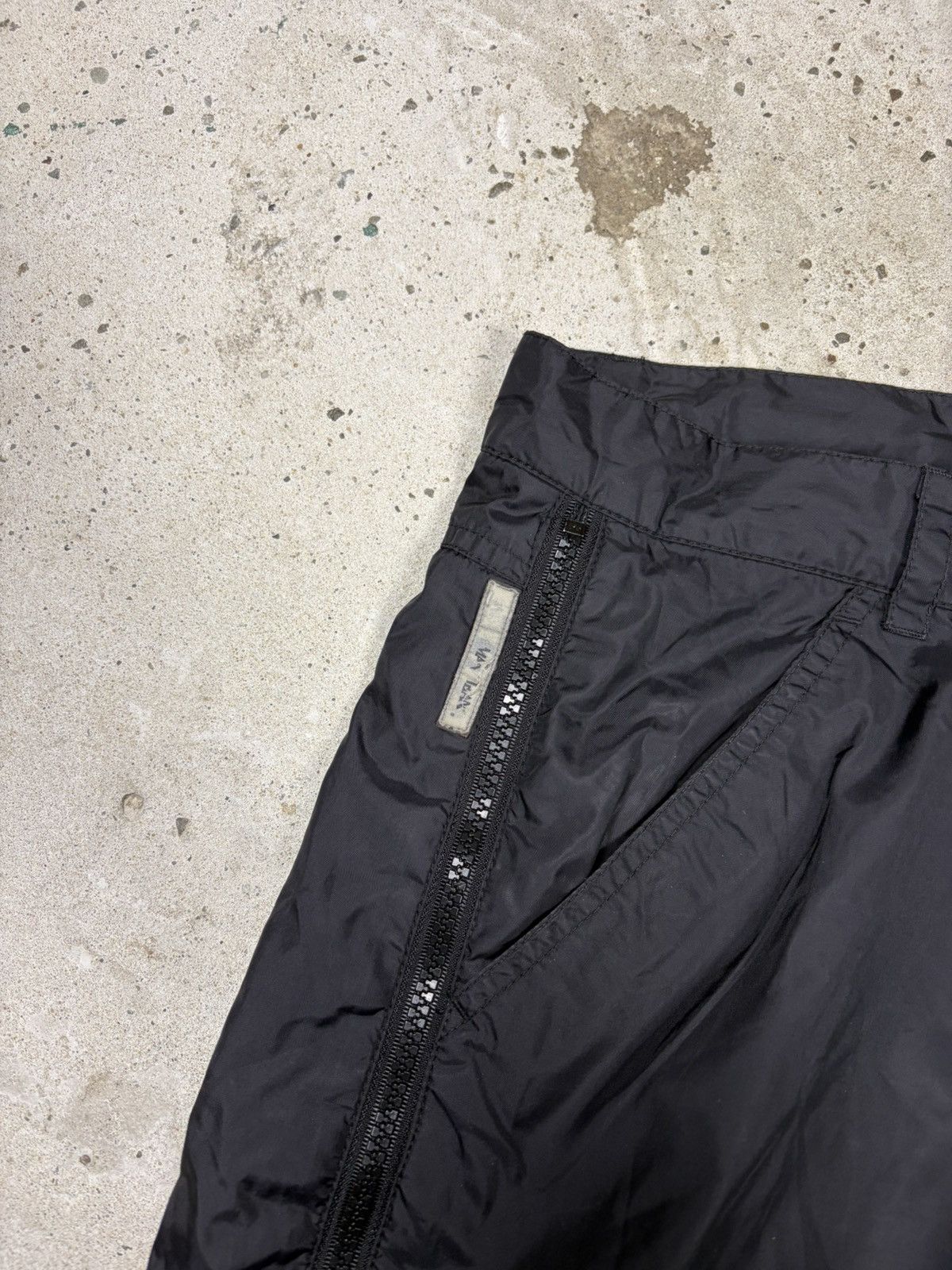 Giorgio Armani 2000s Armani Jeans Black Baggy Full Zip Cargo Track Pants Size US 33 - 9 Thumbnail