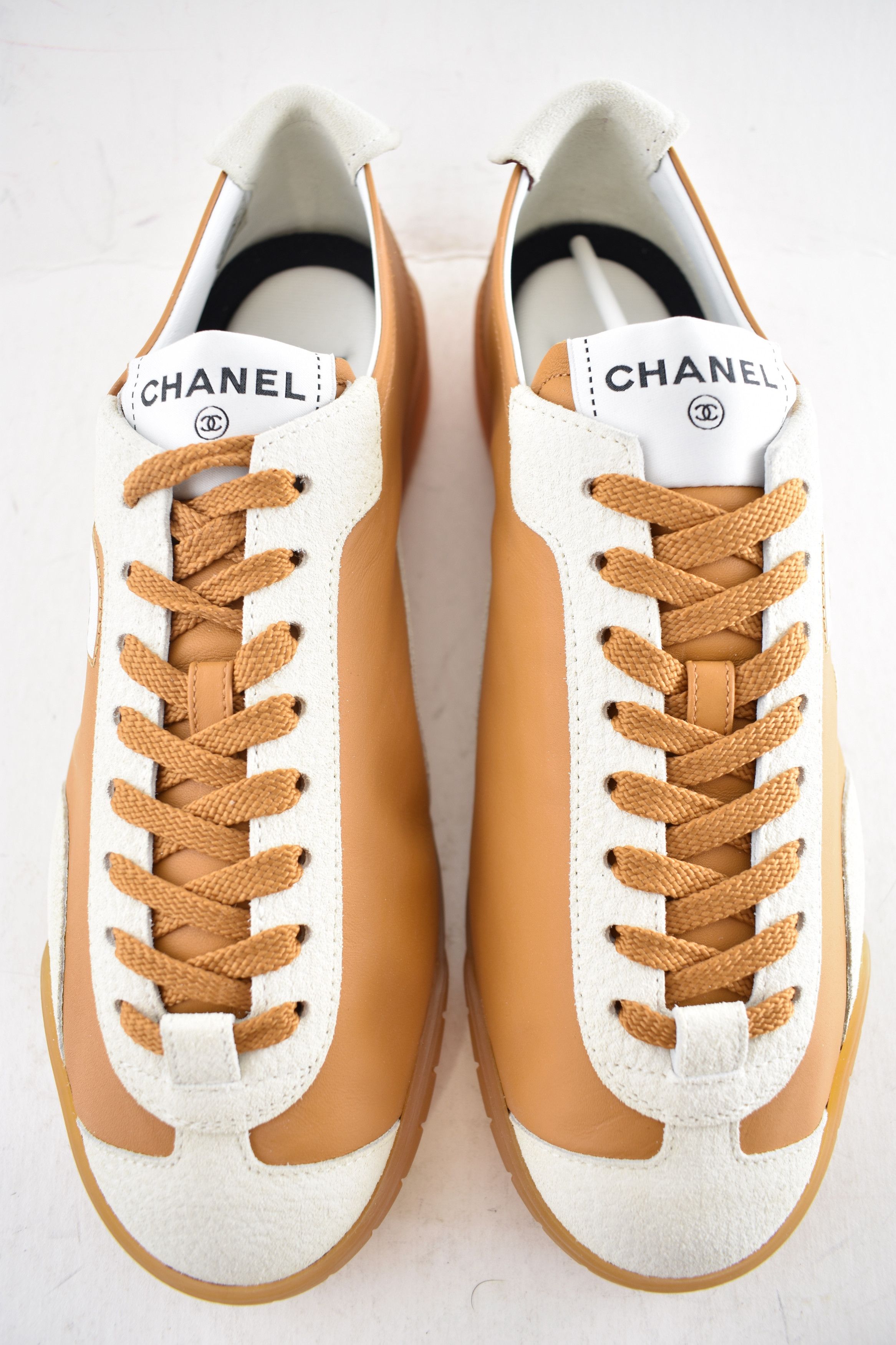 Chanel 26P White Leather Suede CC Logo Runner Trainer Sneaker 39.5 Size US 9.5 / IT 39.5 - 10 Thumbnail