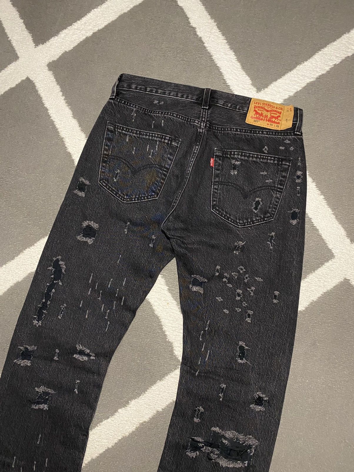 Levi's × Vintage Levi’s 501 Original Fit men’s Straight Fit Denim Jeans Size US 32 / EU 48 - 13 Thumbnail