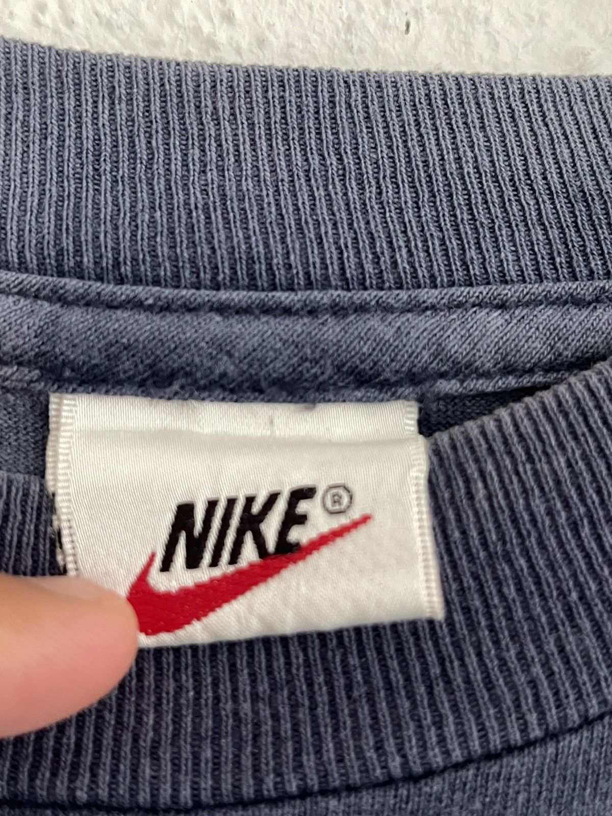 Nike × Vintage Vintage Nike Calvin Peeing Size US L / EU 52-54 / 3 - 3 Thumbnail