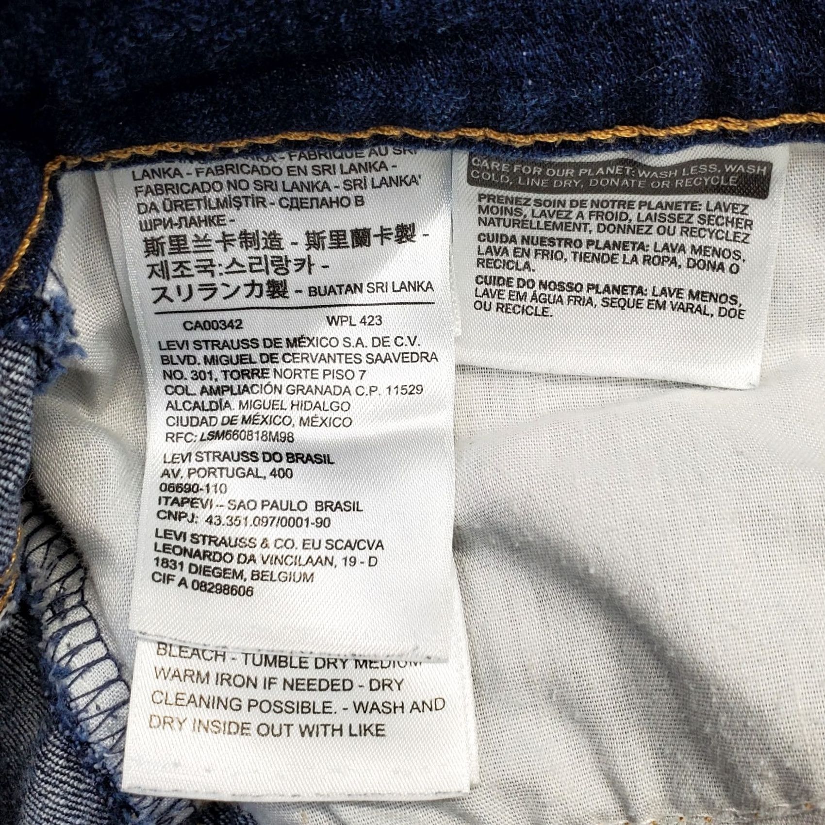 Levi's Levi's Womens Bermuda Shorts Size 31 Blue Denim Red Tab Low Waist Cuffed Mid Length 5-Pocket Design Size 24" / US 00 / IT 34 - 7 Thumbnail